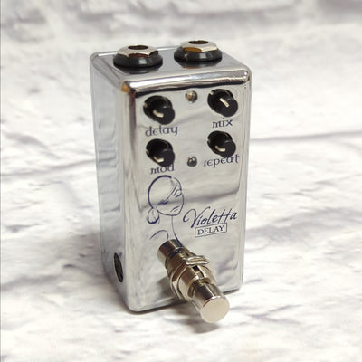 Red Witch Violetta Delay Pedal