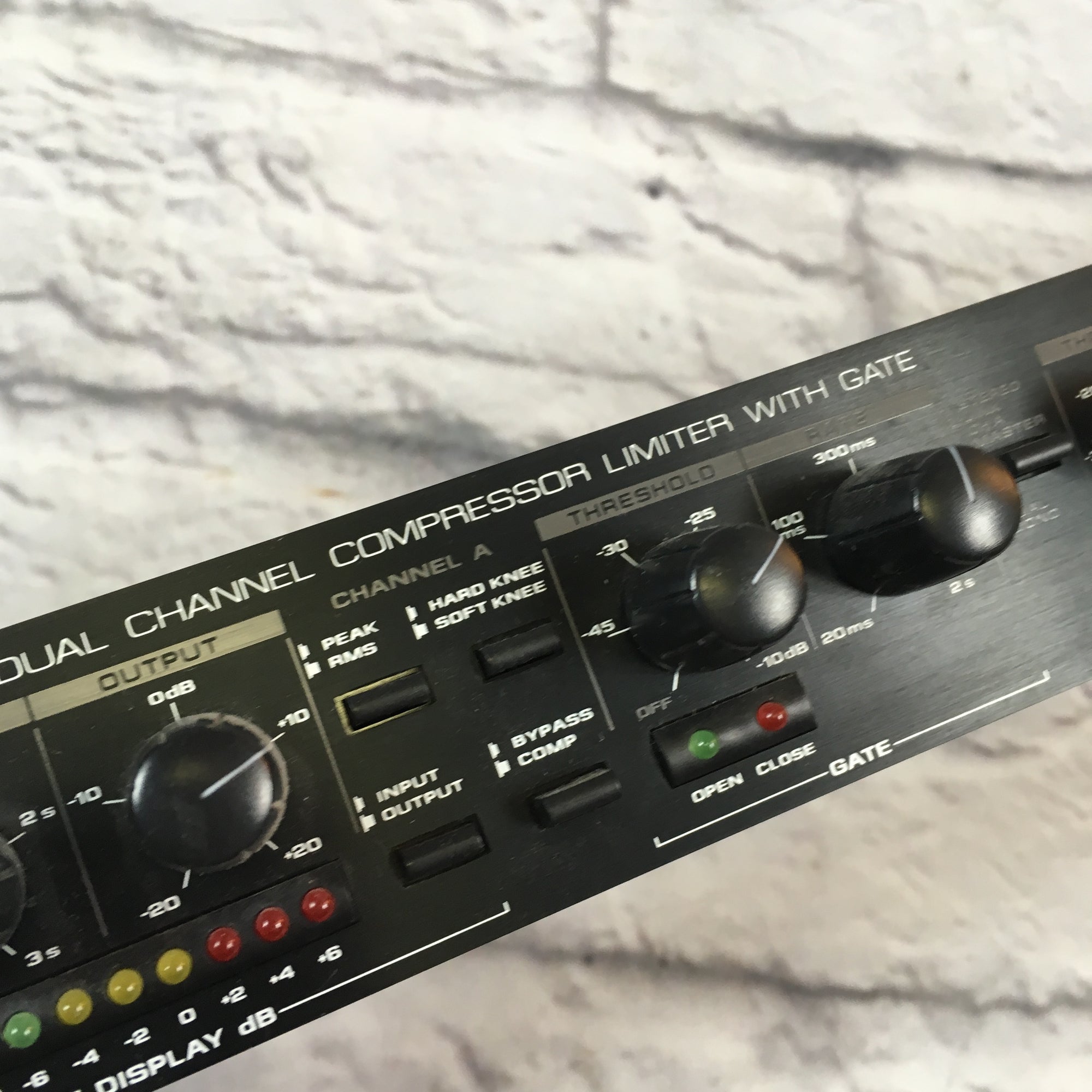 ALESIS 3630 COMPRESSOR/LIMITER W/ GATE *No Power Supply