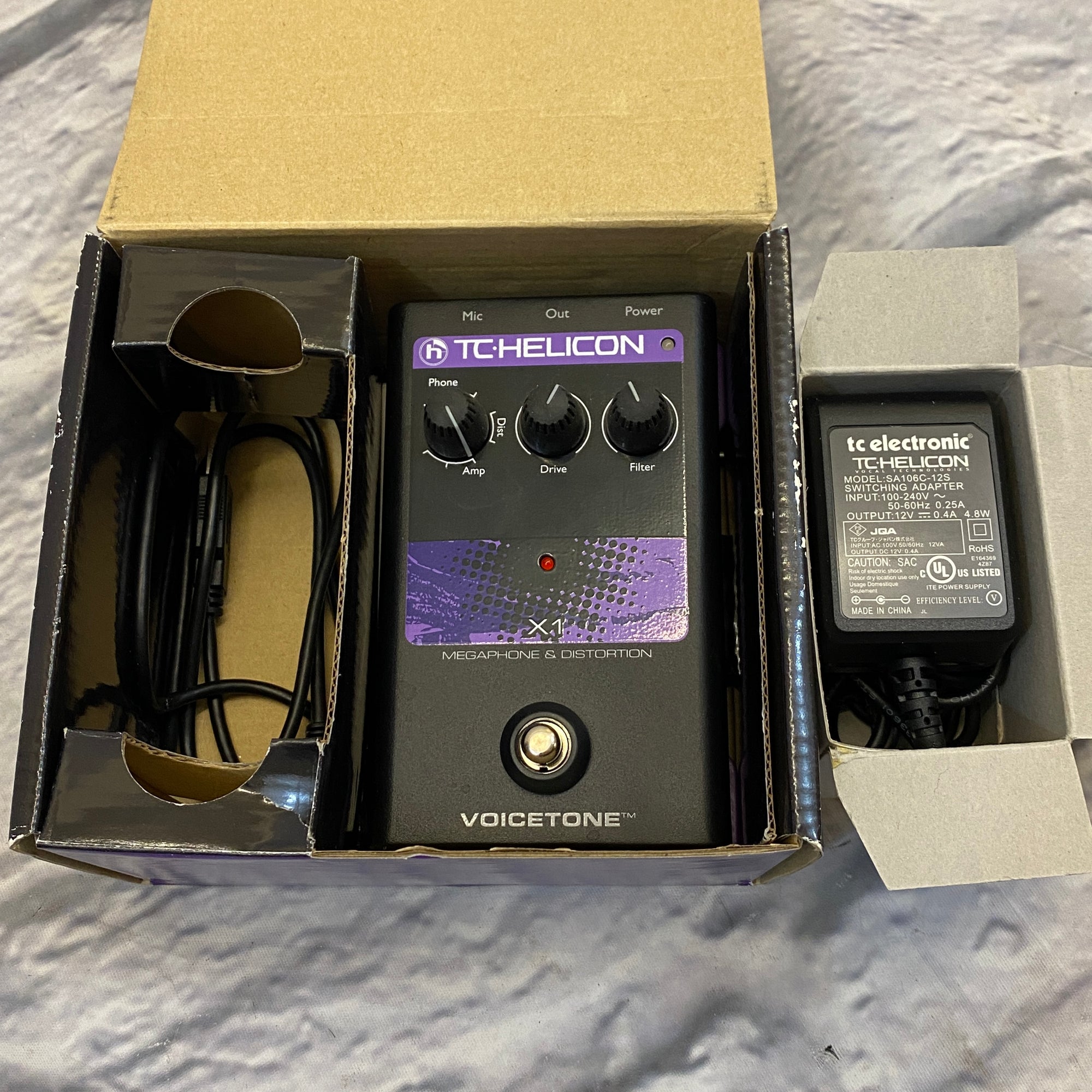 vocal overdrive pedal TC Helicon Voicetone X1 Megaphone and Distortion Vocal Effect Pedal