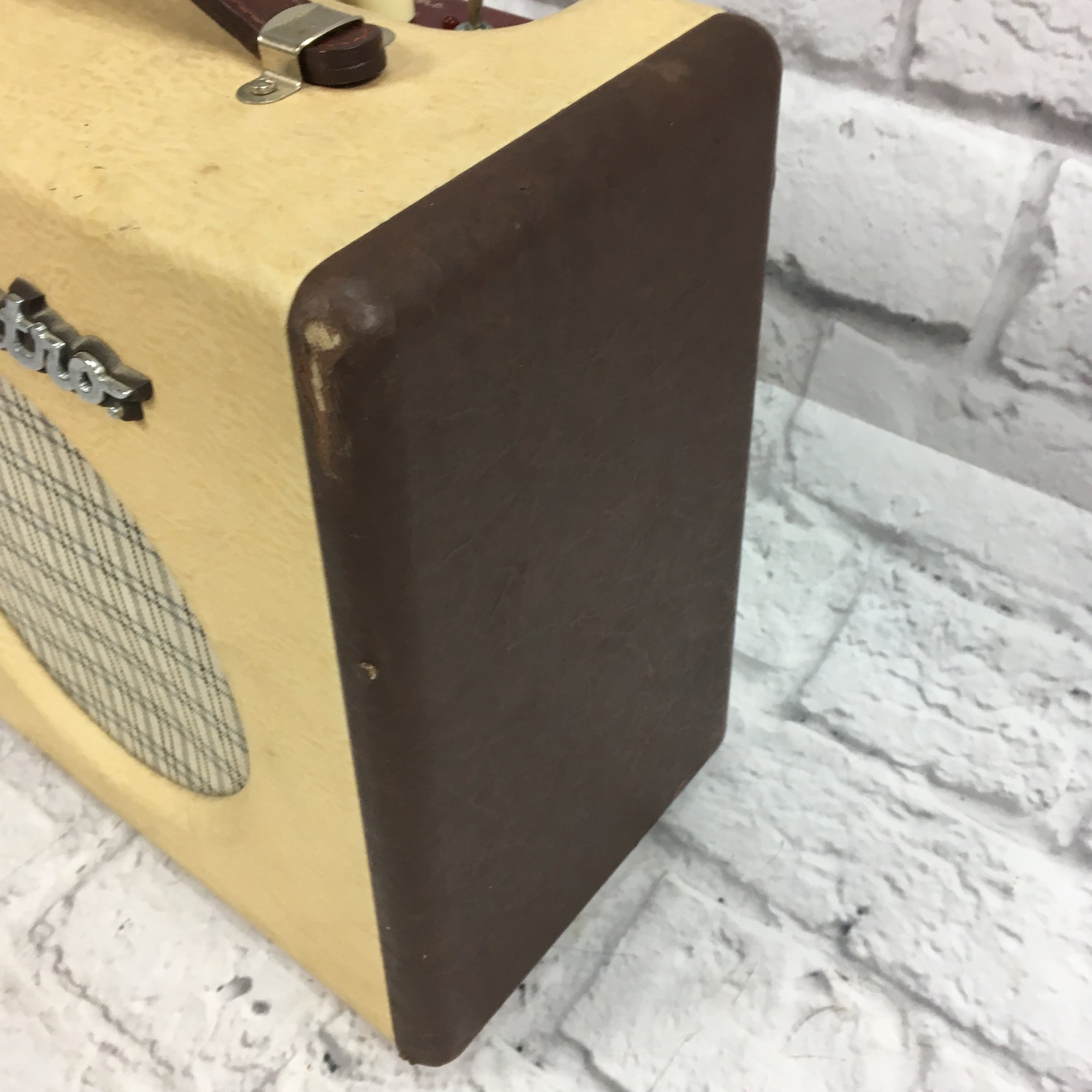 Danelectro Nifty Fifty Solid State Guitar Combo
