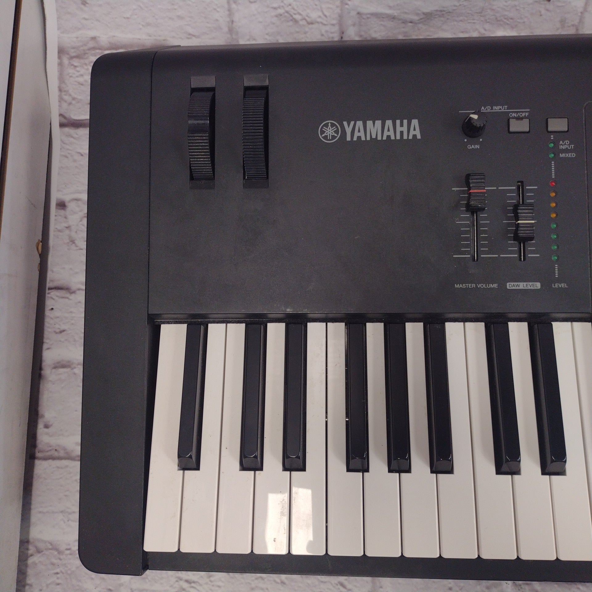 Yamaha MOX8  Key Workstation Keyboard
