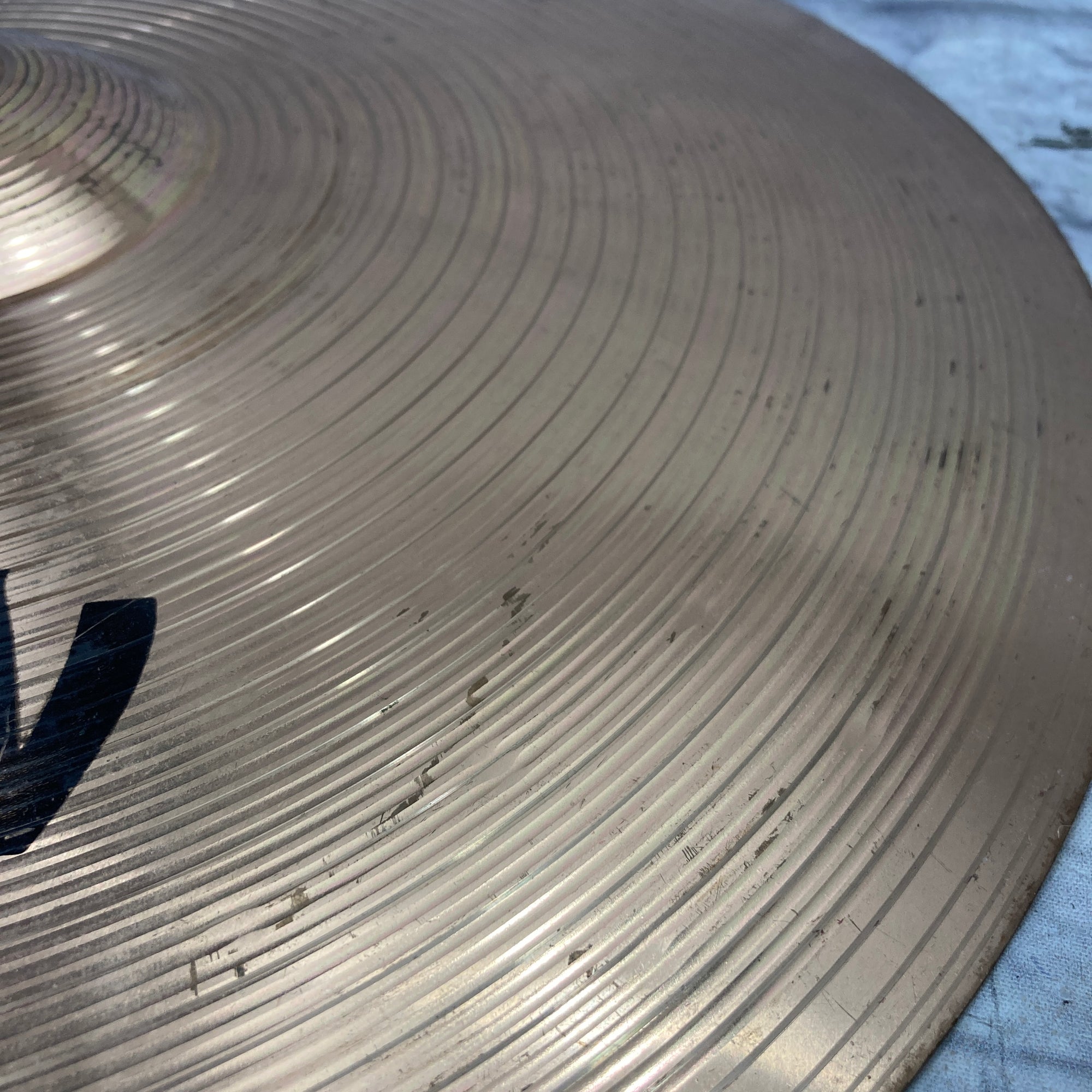 Sabian B8 16 Thin Crash Cymbal (cracked)