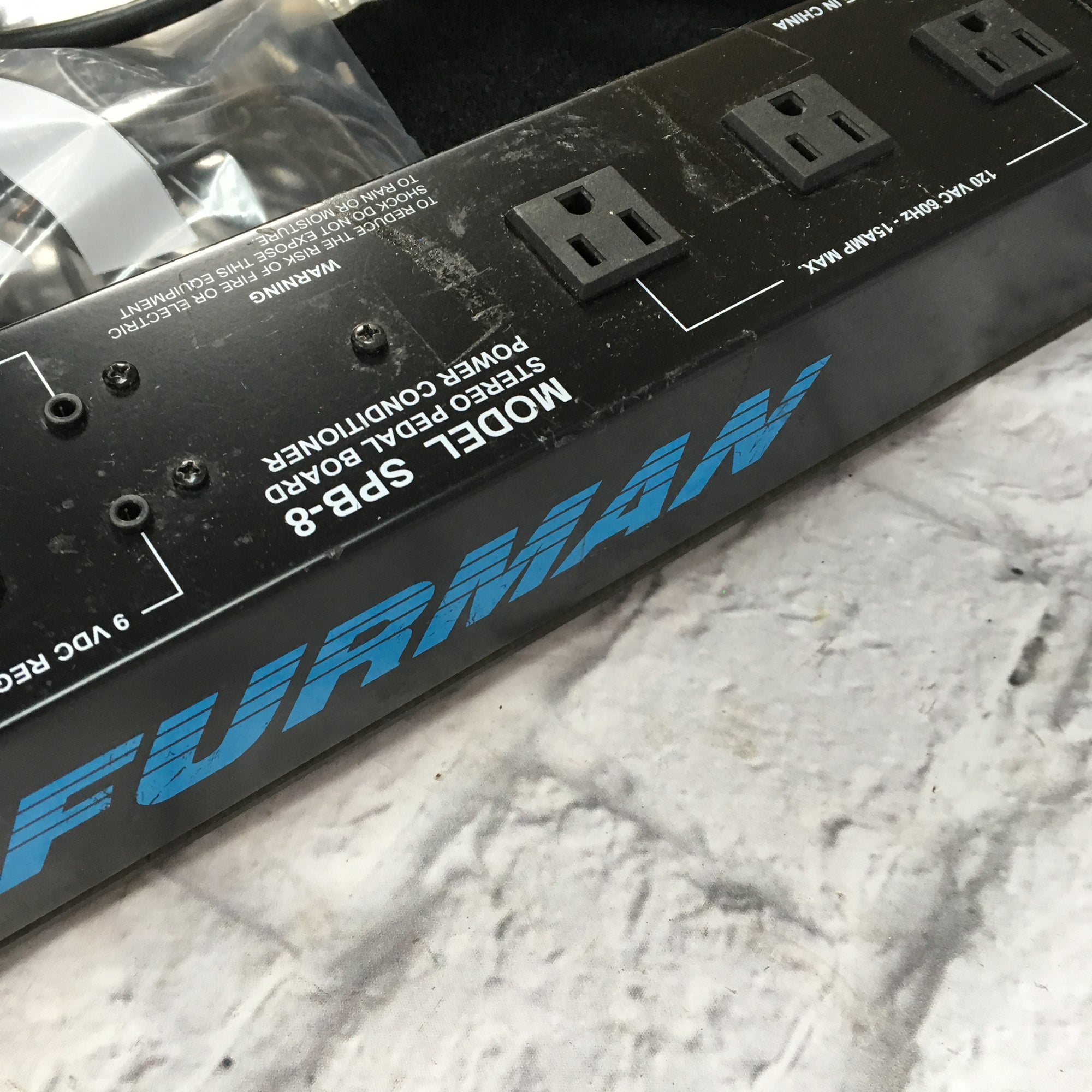 Furman SPB-8 Powered Pedalboard