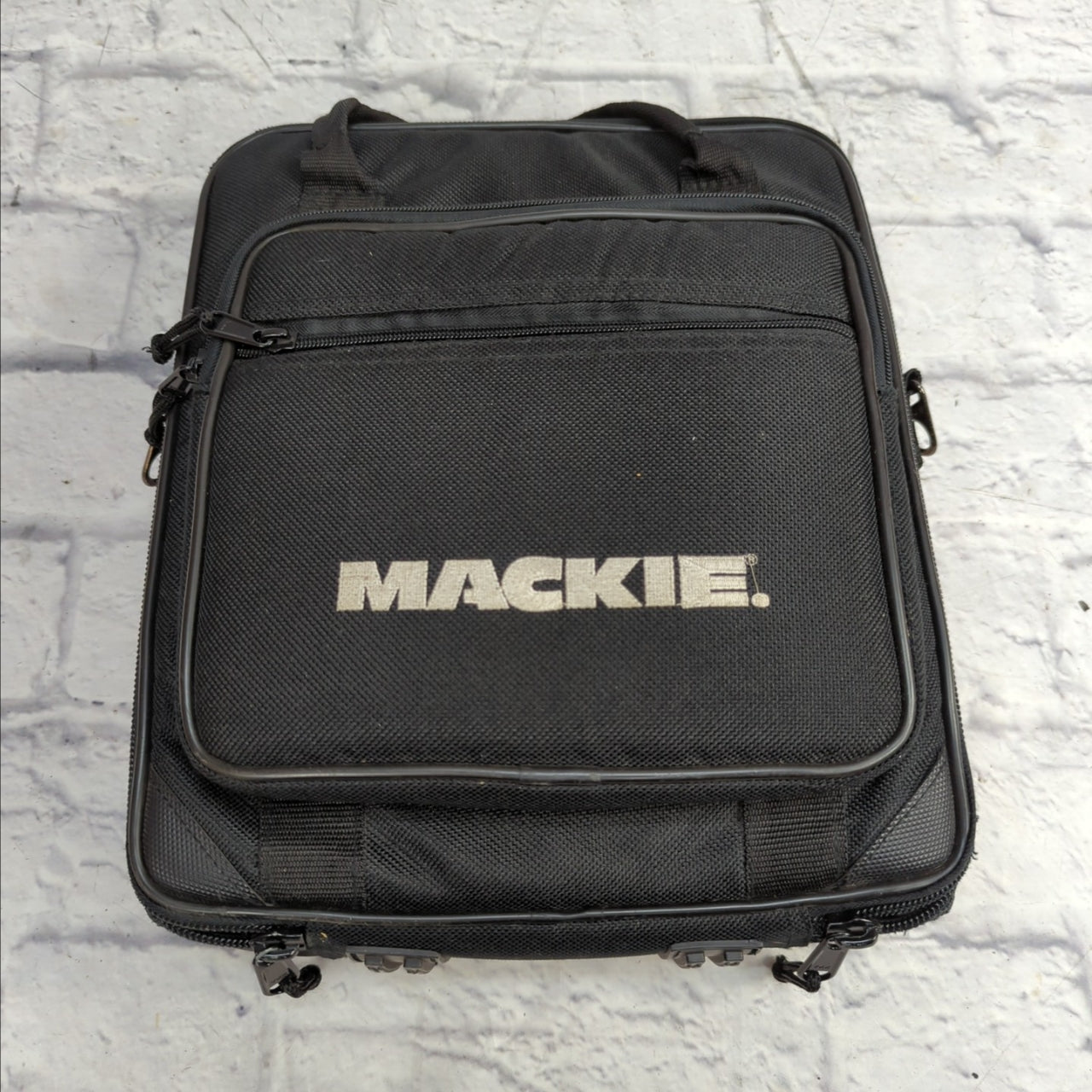 Mackie DFX-6 6-Channel Mixer with Padded Case