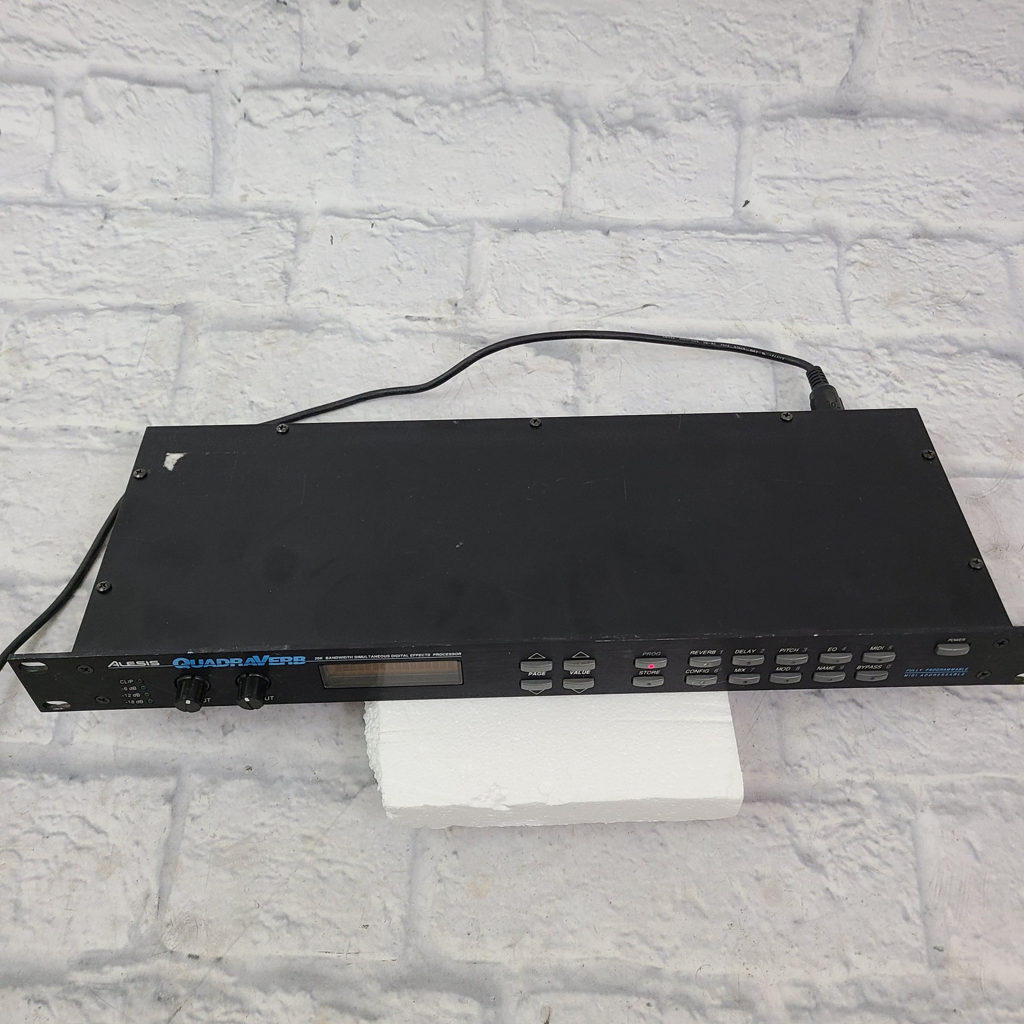 Alesis QuadraVerb 20K Bandwidth Simultaneous Digital Effects Rack Unit