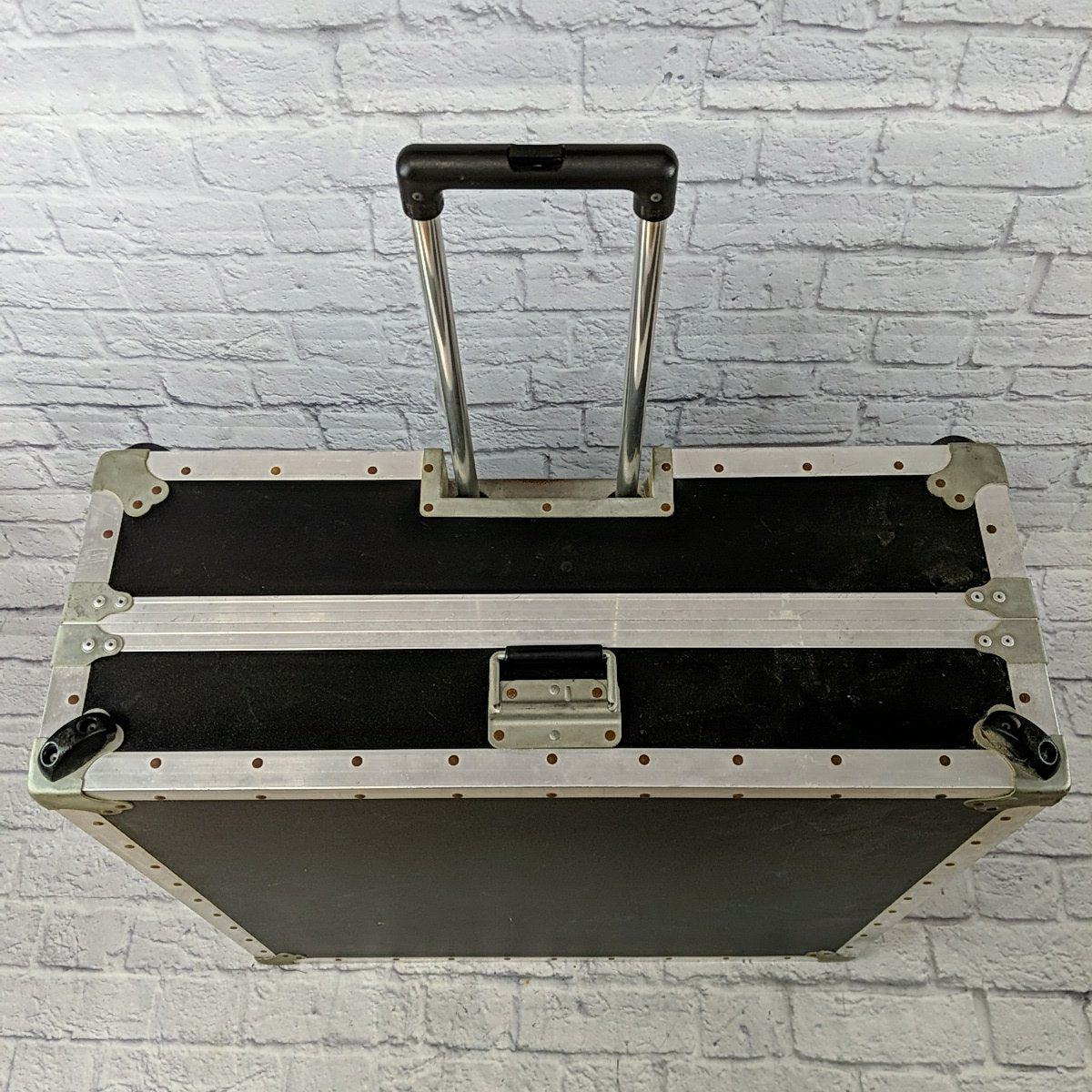 Wilson Case 26 x 26 x 5 Rolling Case