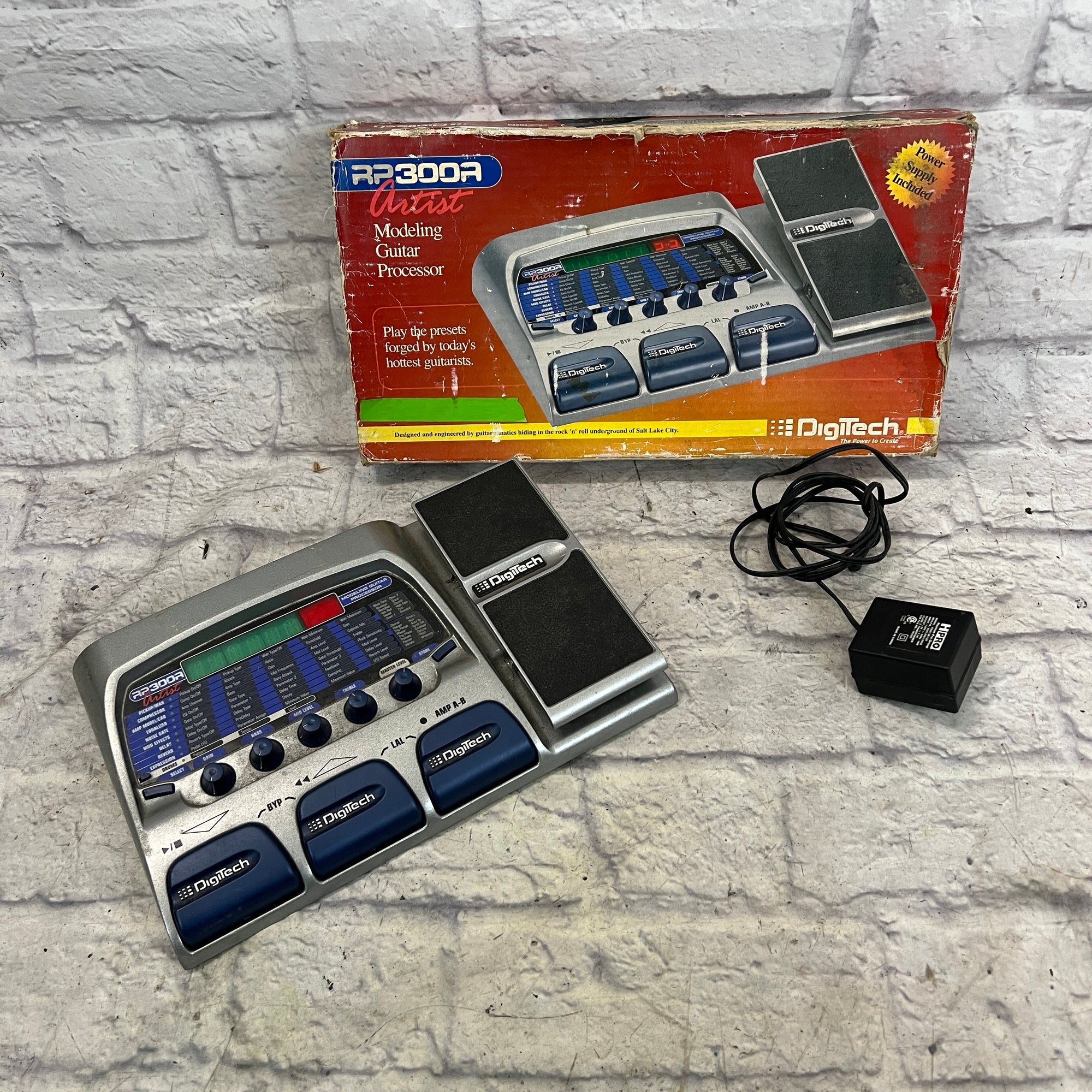 guitar amp modeling pedal Digitech RP300R Amp Modeling Pedal