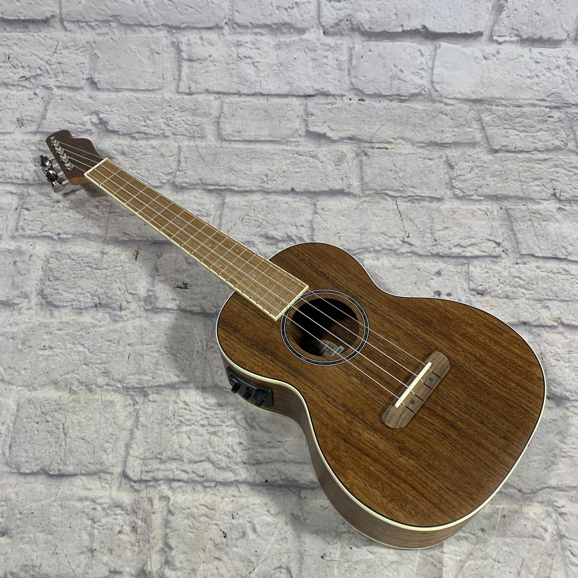 Fender California Coast Rincon Tenor Ukulele