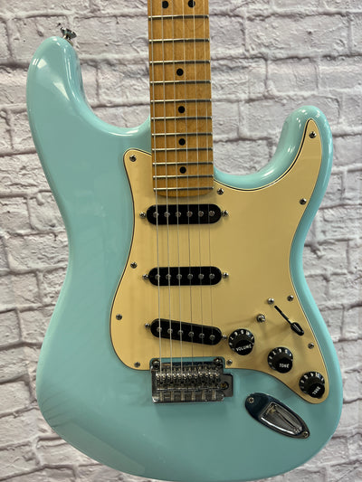 Squier Deluxe Stratocaster Daphne Blue Modified