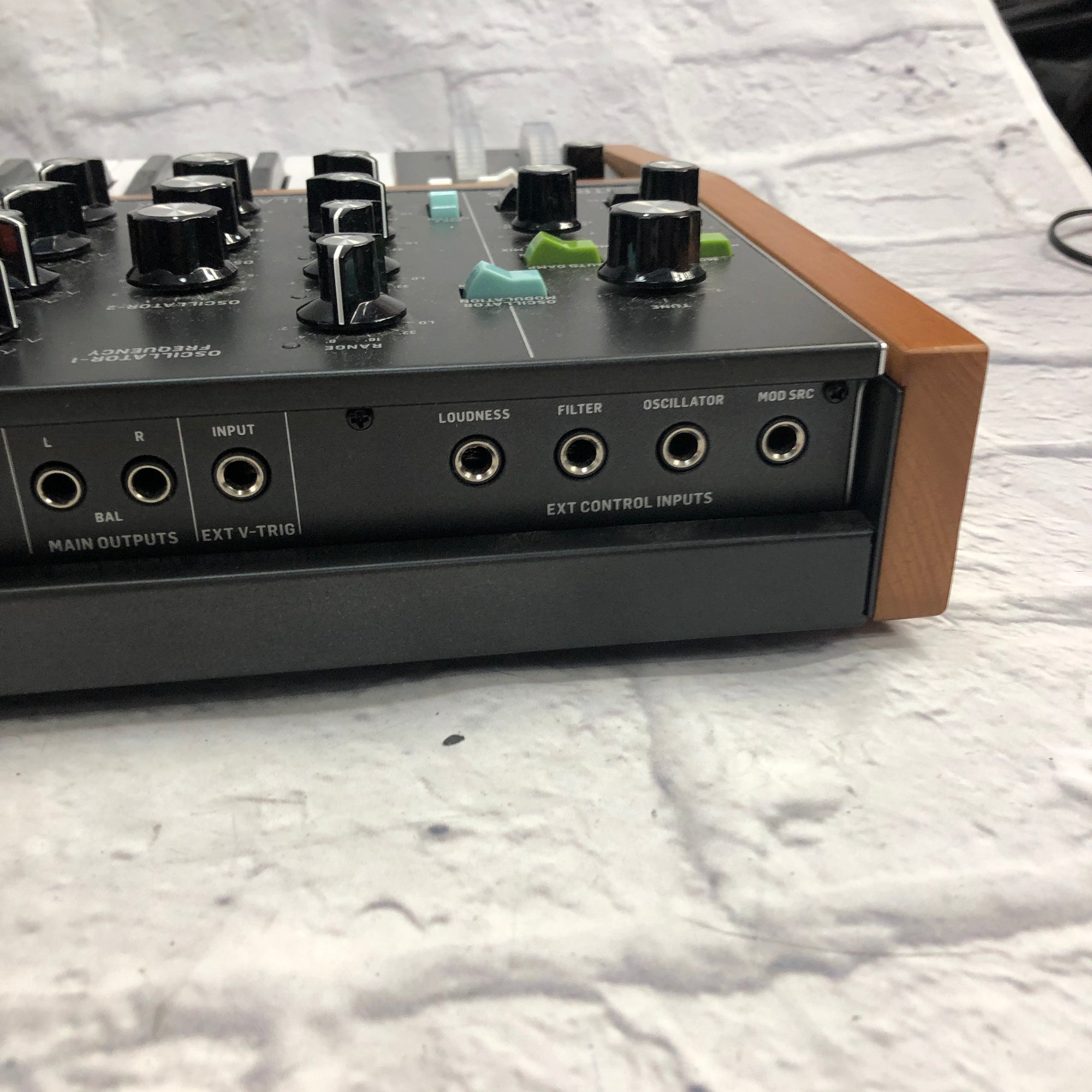 Behringer Poly D 4 Voice Polyphonic Synth