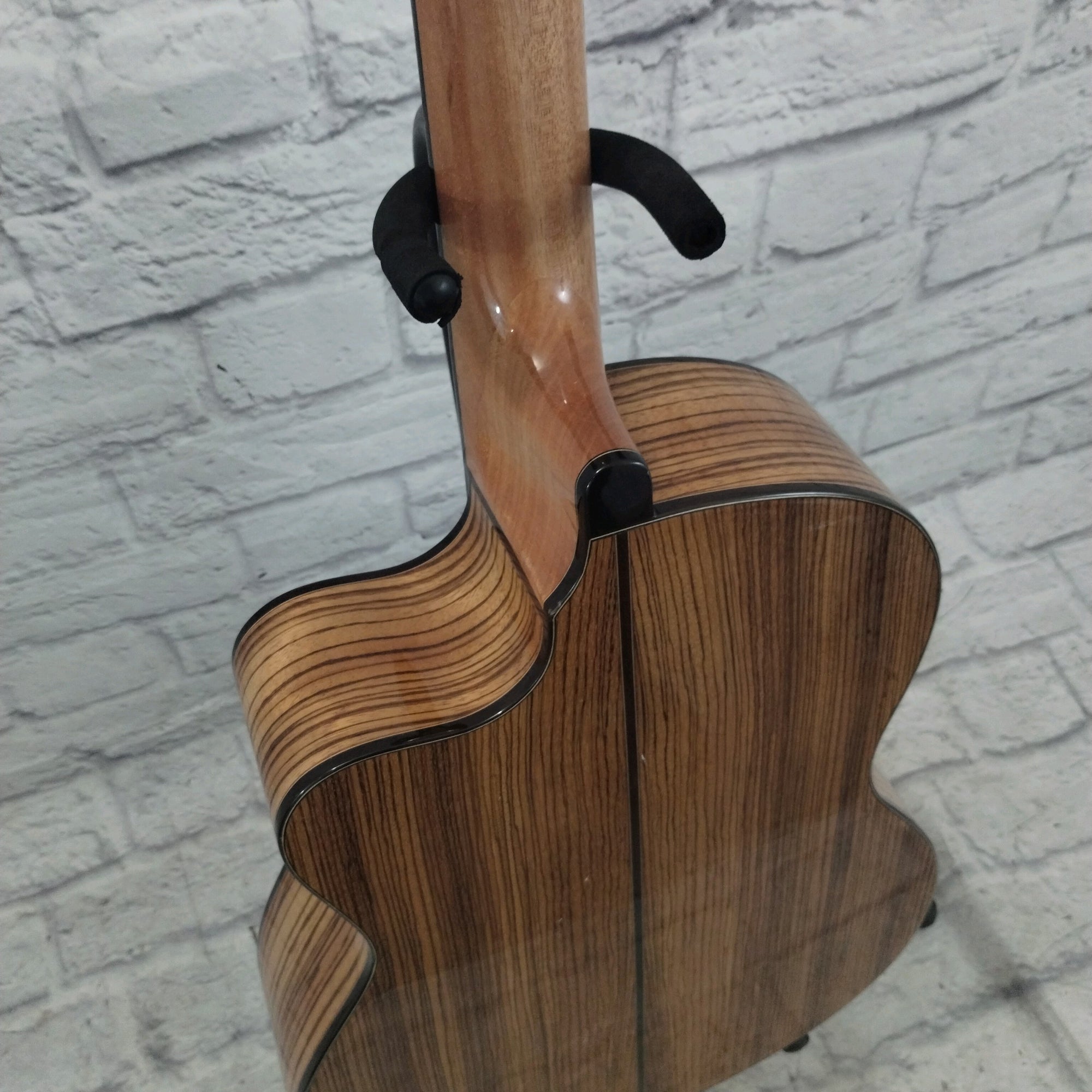 Lucero LC235SCE Nylon Electric Acoustic Guitar