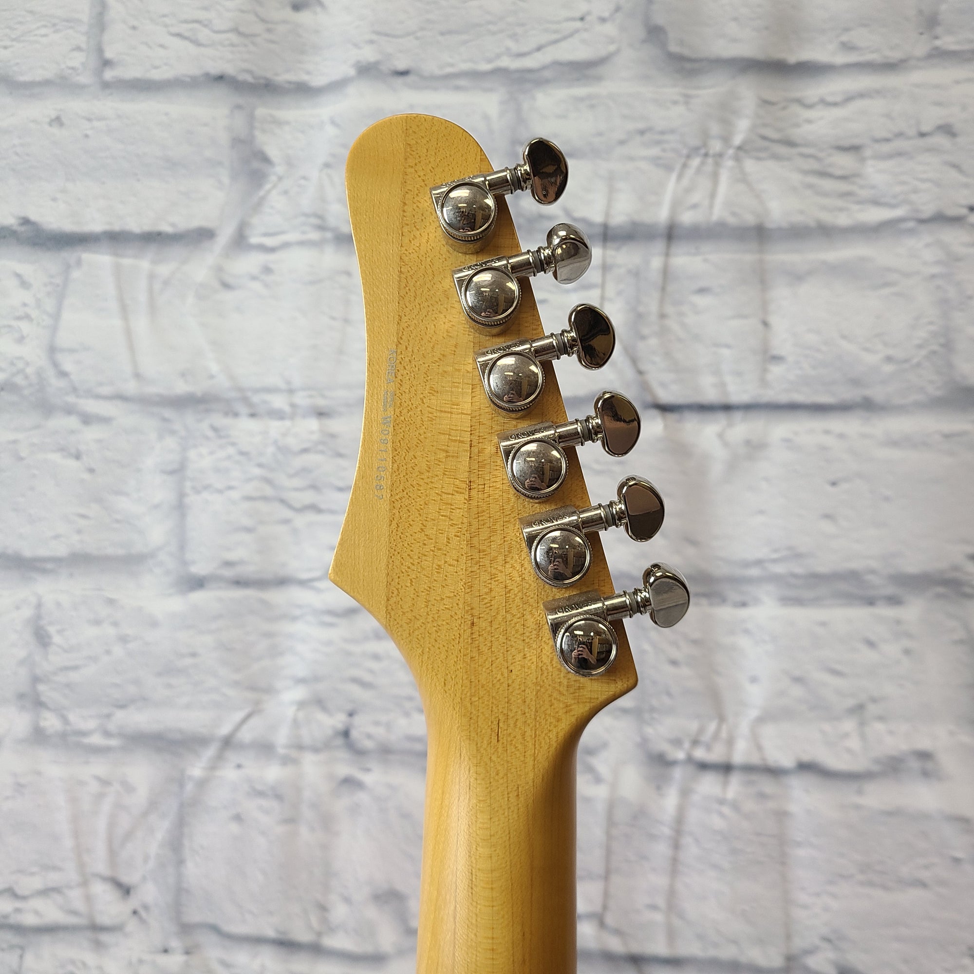 Tradition G1200 Strat Style Electric Guitar