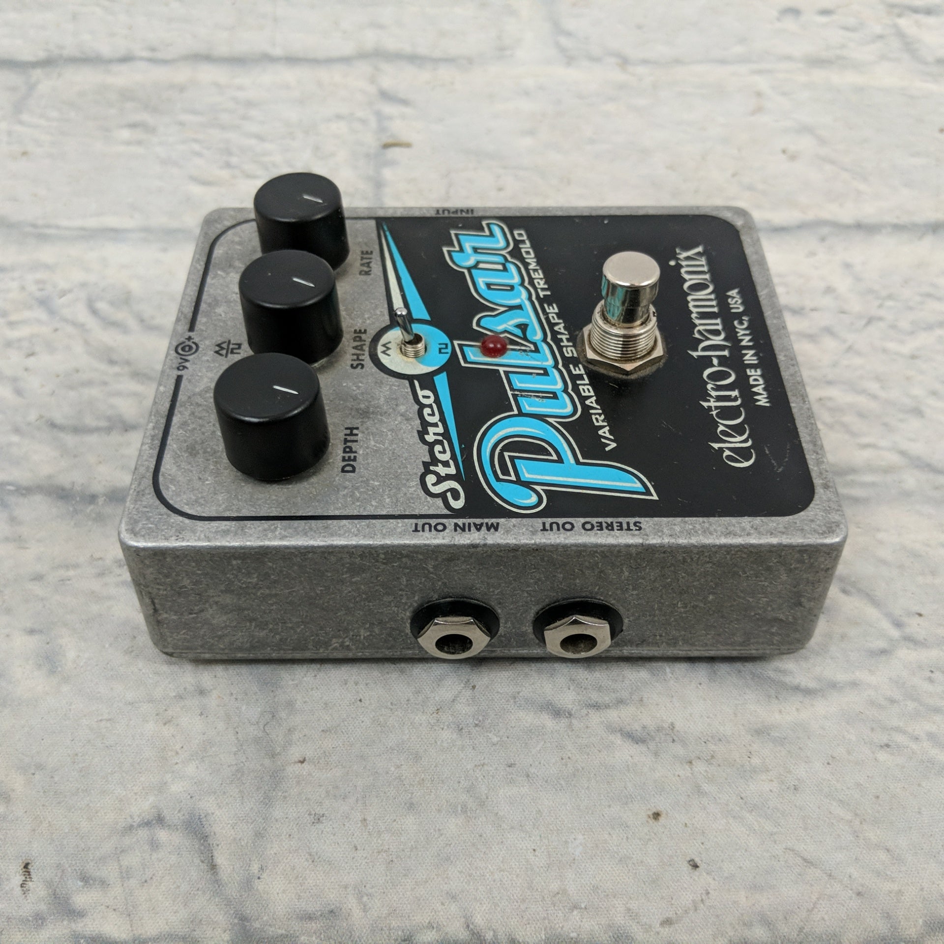 Electro-Harmonix Stereo Pulsar Variable Shape Tremolo Pedal