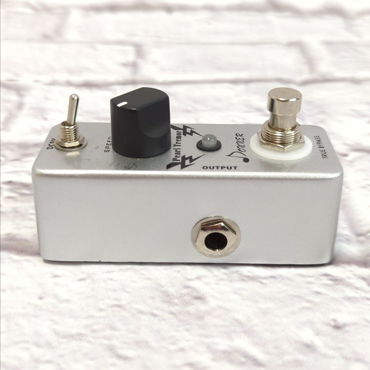 Donner Pearl Tremor Modulation Pedal