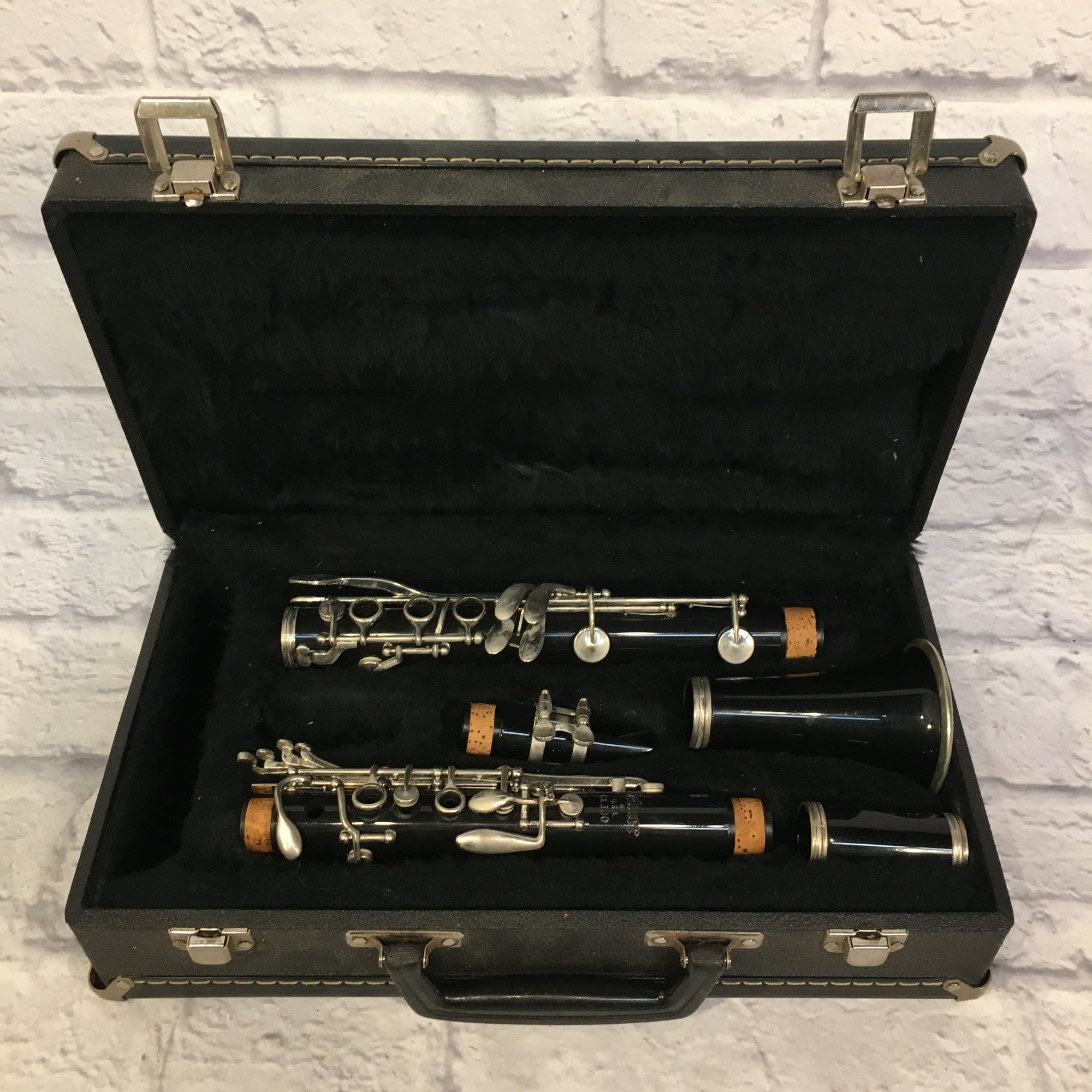 Selmer CL300 Bb Clarinet w Case