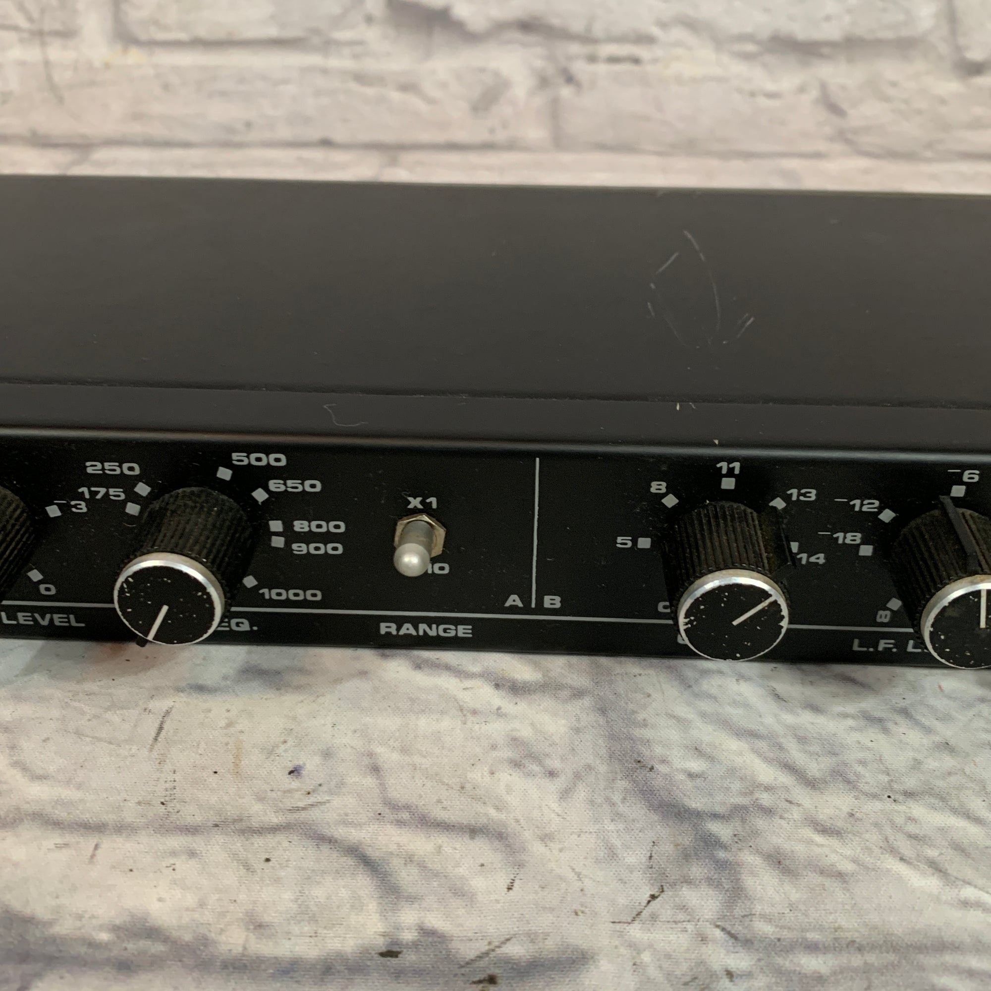 Biamp SM/23 Crossover
