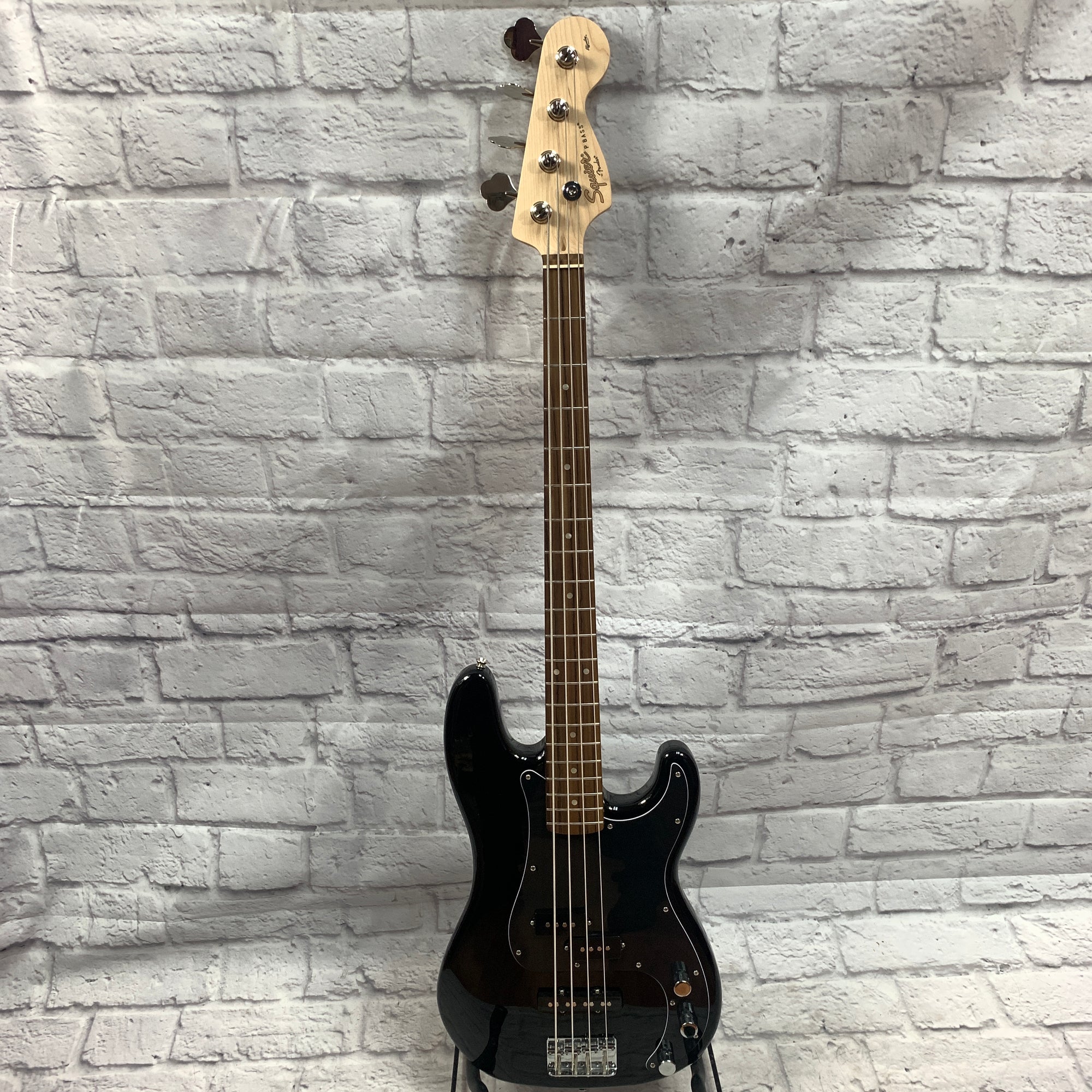 Squier Affinity Series PJ Bass Maple Fingerboard Pack With