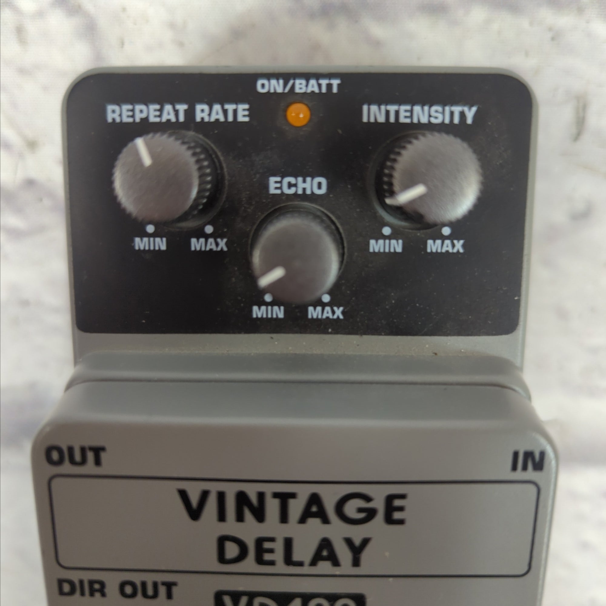 Behringer VD400 Delay Pedal