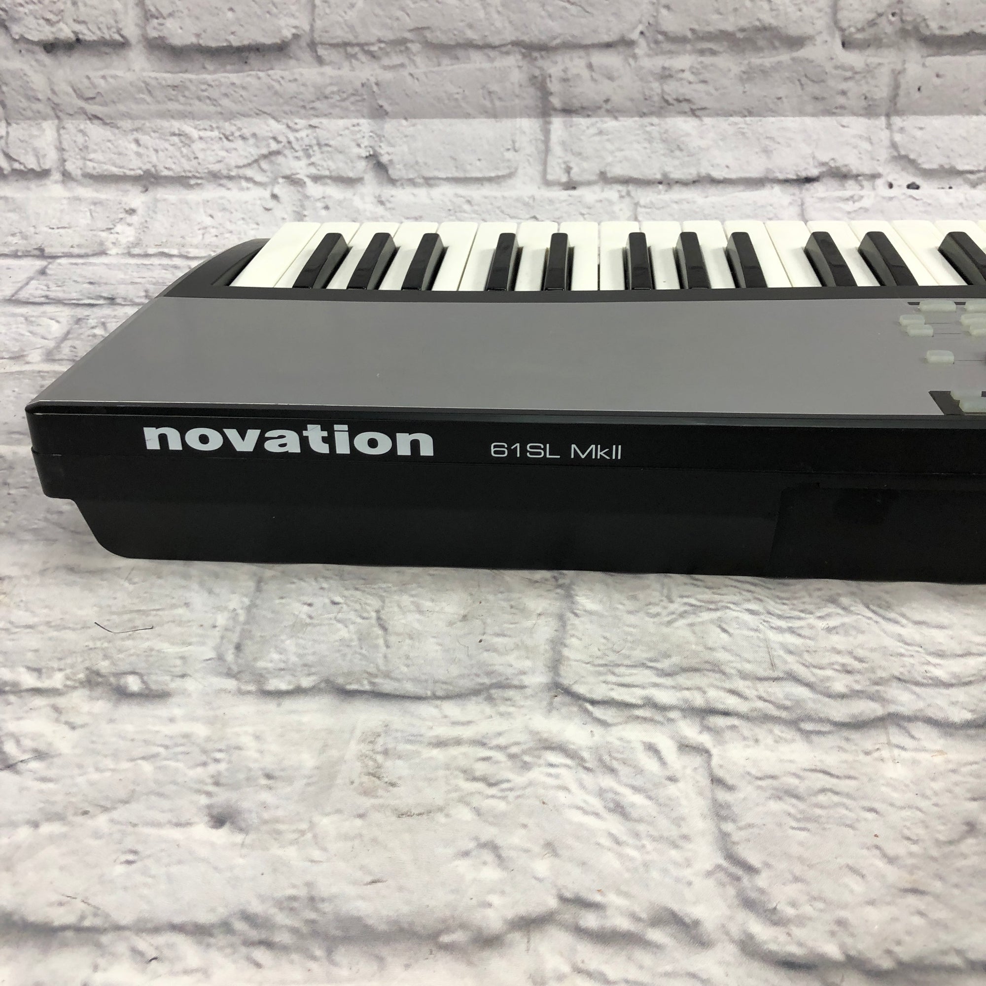 Novation SL MkII 61 Key Midi Controller - Evolution Music Novation SL MkII 61 Key Midi Controller - Evolution Music