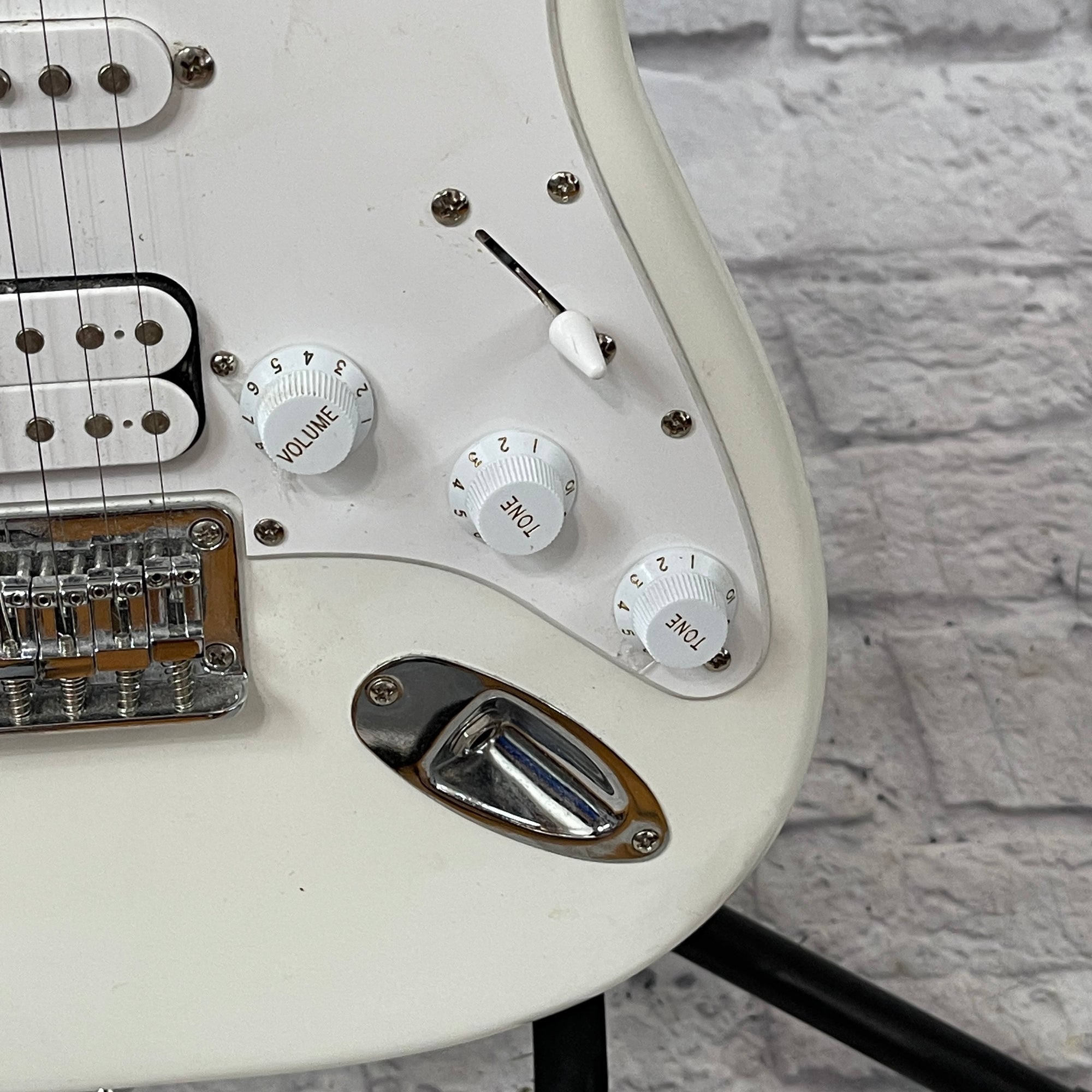 Squier Bullet Strat HSS White Electric Guitar