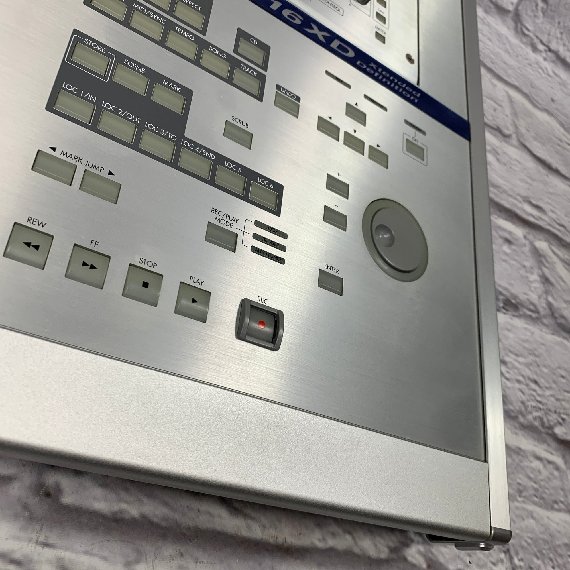 Korg D16XD Digital Recording Studio - Evolution Music
