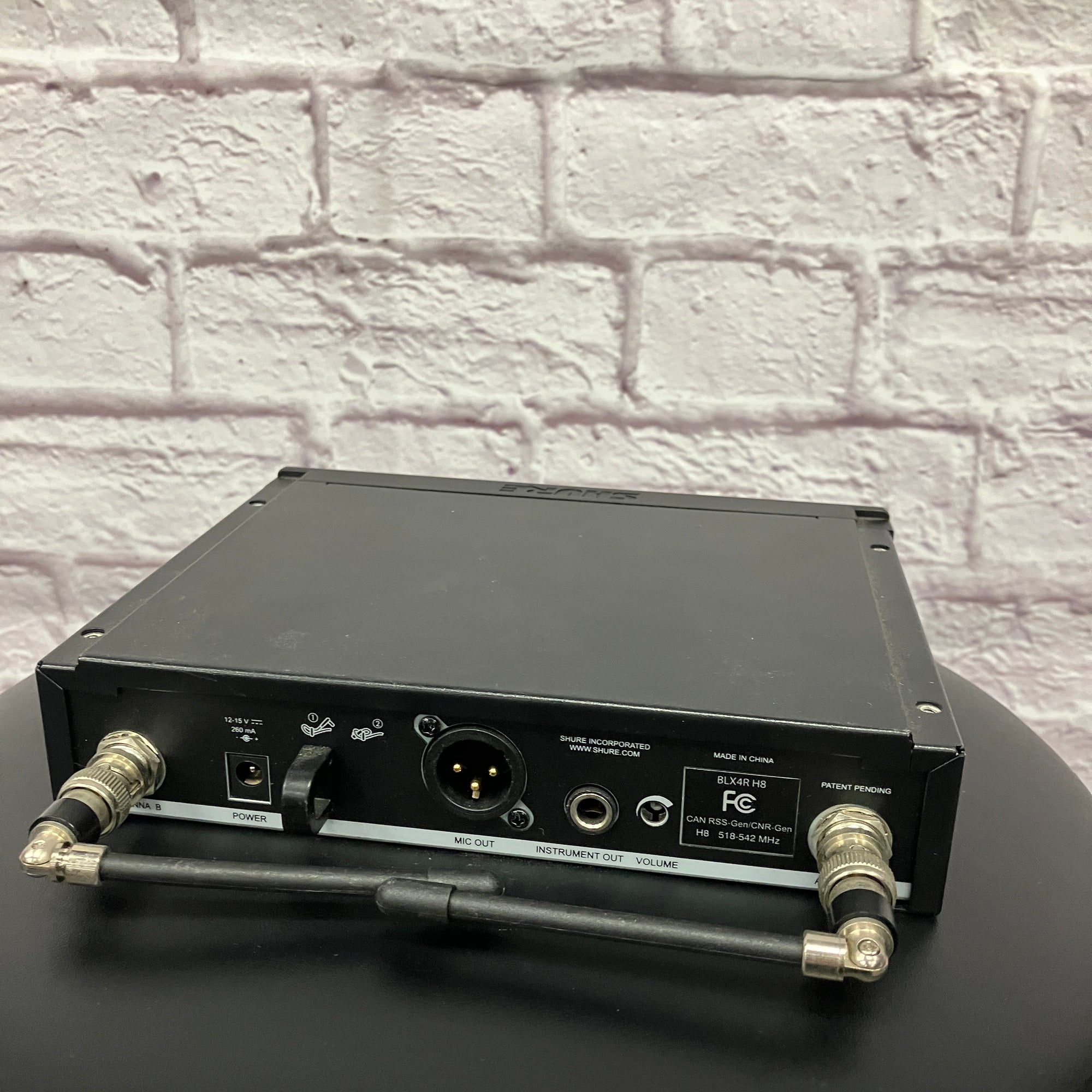 Shure BLX4R H8 518-542 MHz Wireless Receiver w/ pwr supply