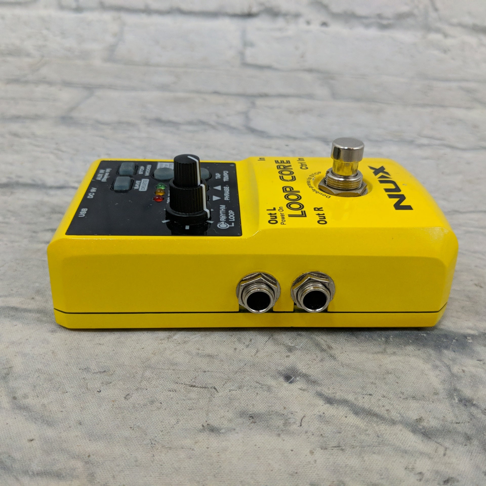 NUX Loop Core Stereo Guitar Effect Pedal 6H Recording + 40 Built-in Drum Patterns + Tap Tempo
