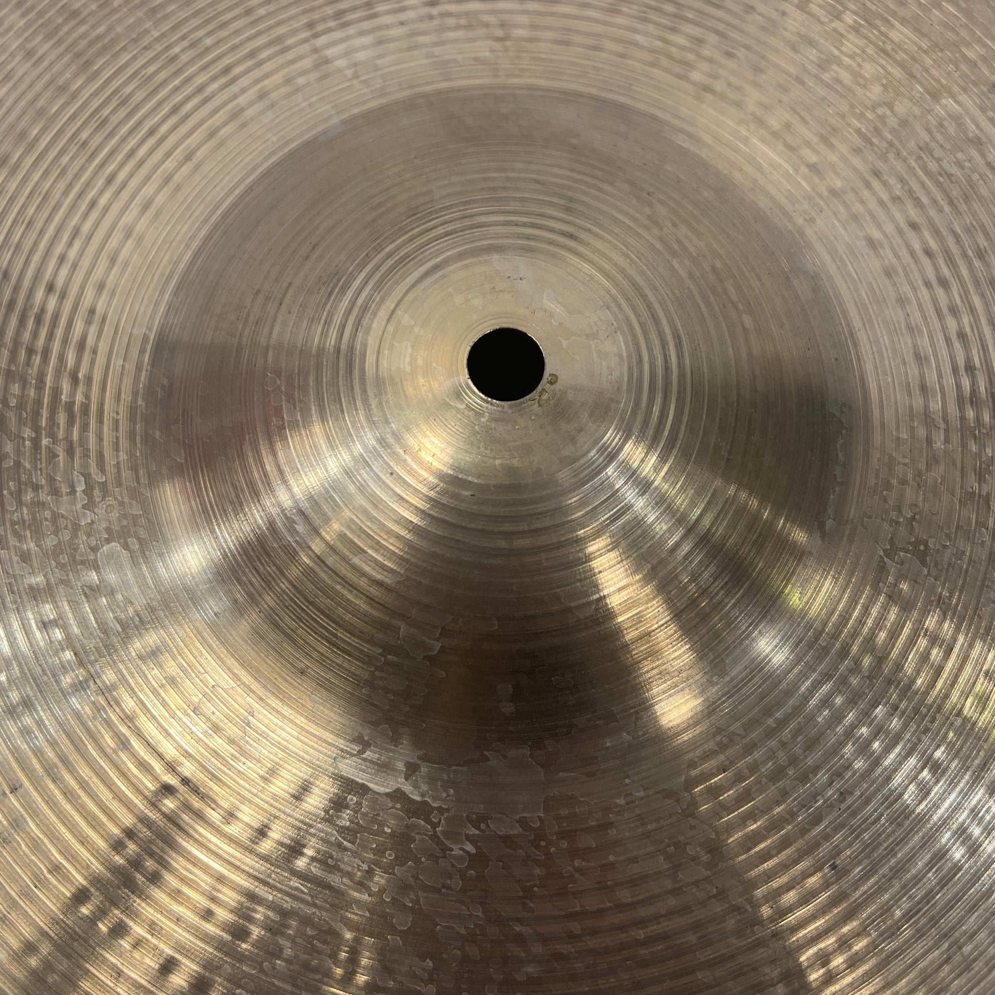Zildjian Avedis 18 Crash Cymbal (Cracked)