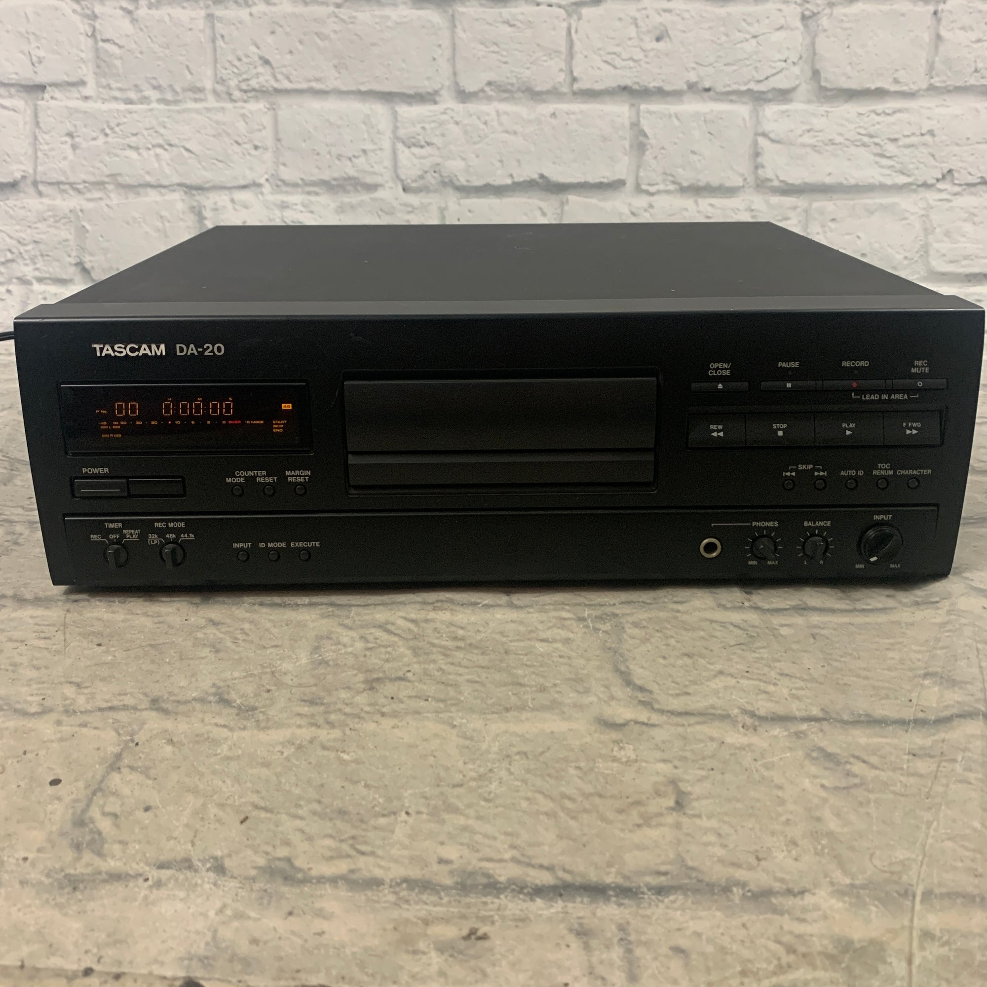 Tascam DA-20 Digital Audio Recorder DAT