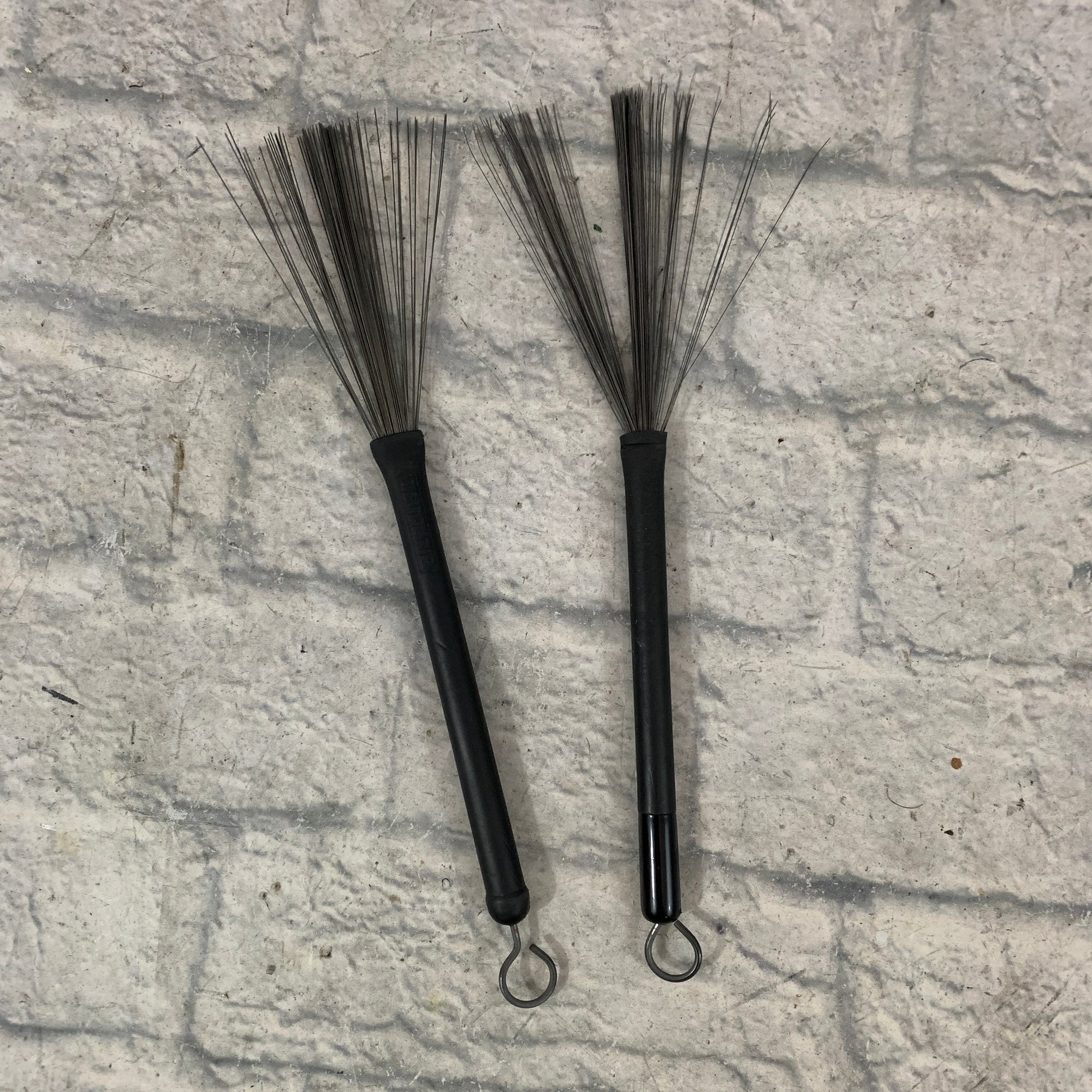 Mismatched Rubber-Coated Brushes