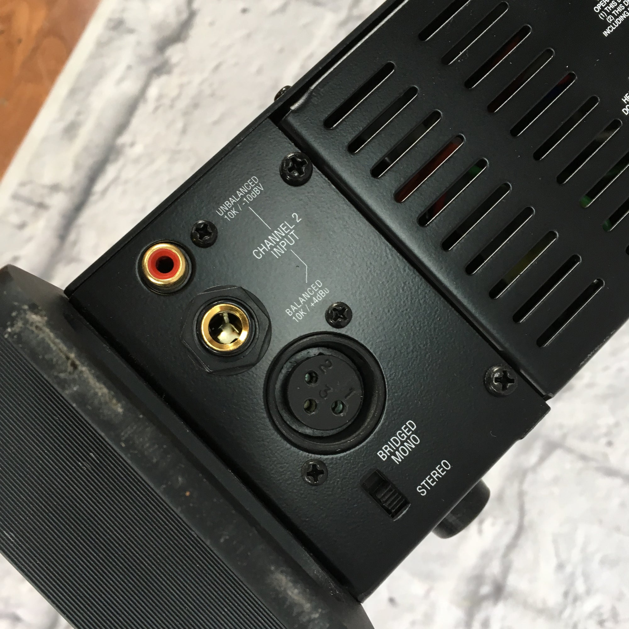 Alesis RS300 Power Amp
