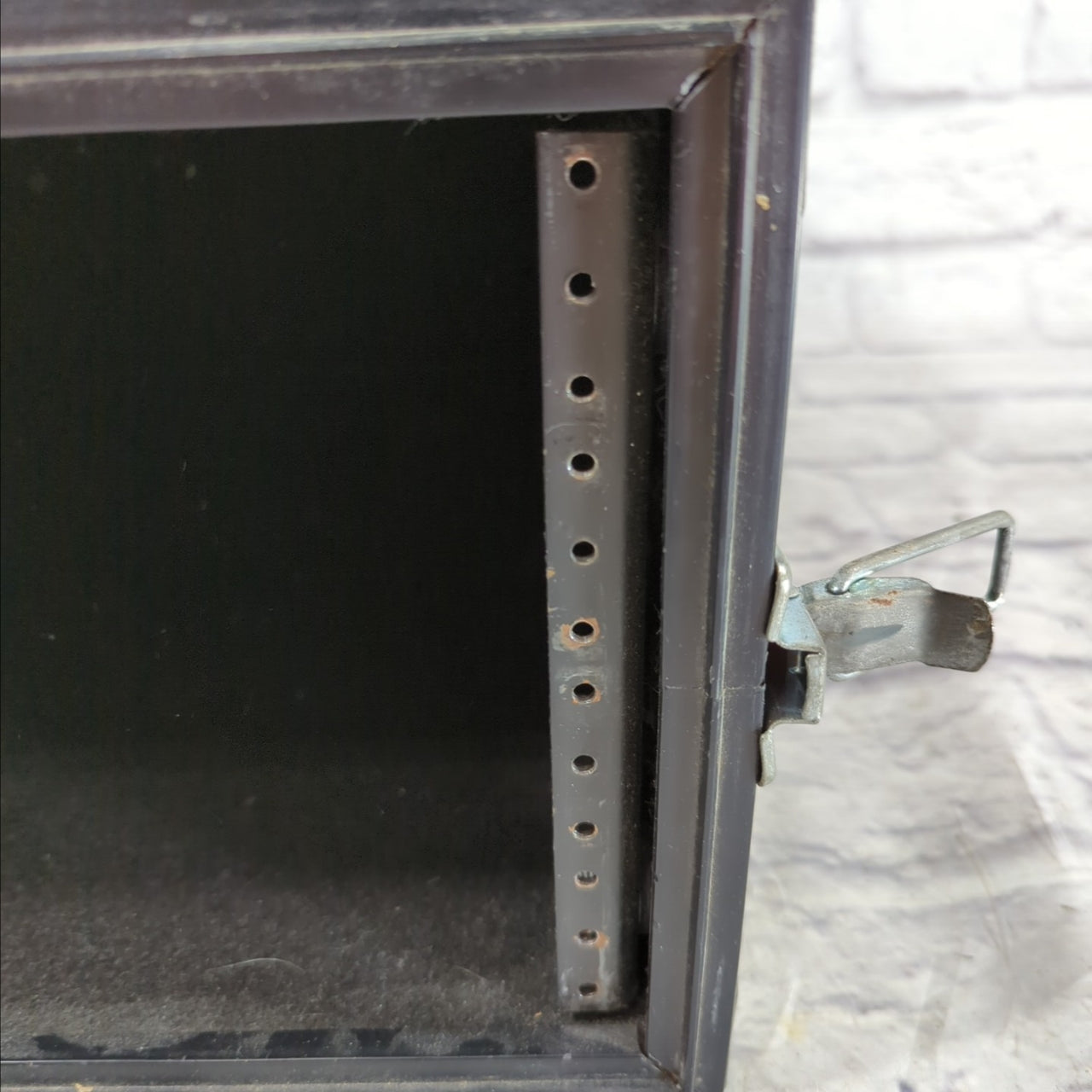 Unknown  Black Carpeted 4U Rack Road Case