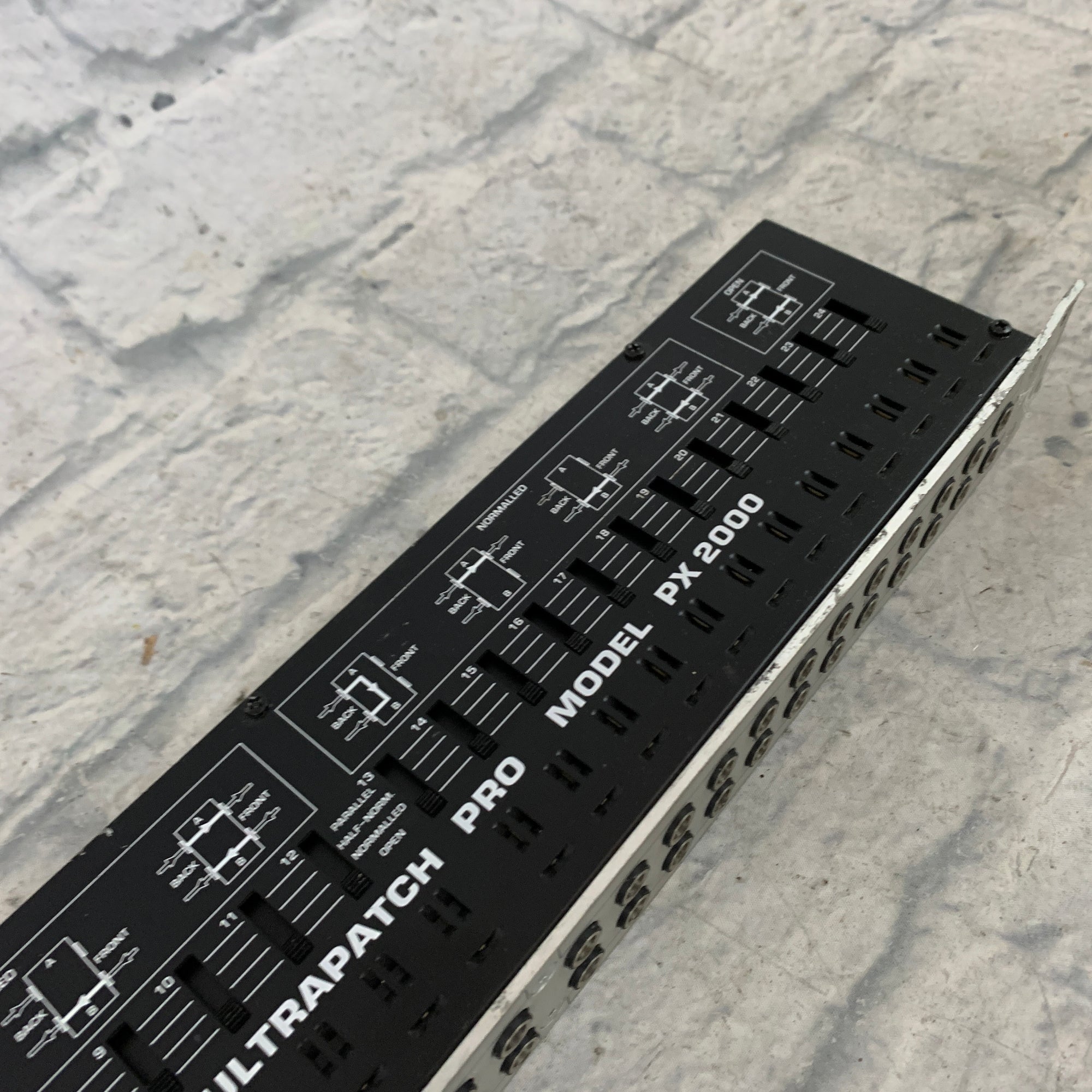Behringer PX 2000 Ultrapatch Pro 48-Point Rack Patchbay