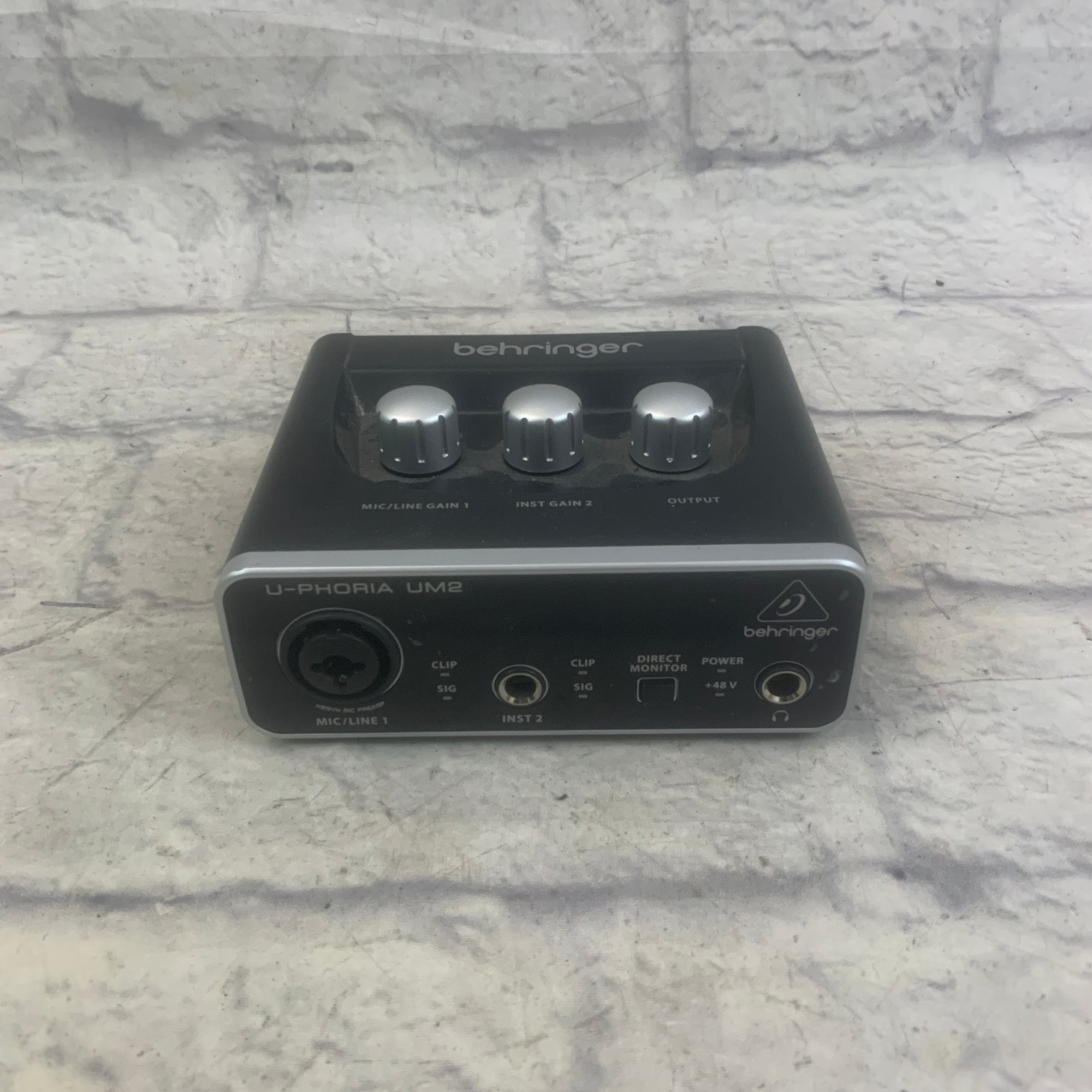 Behringer U-Phoria UM2 Audio Interface