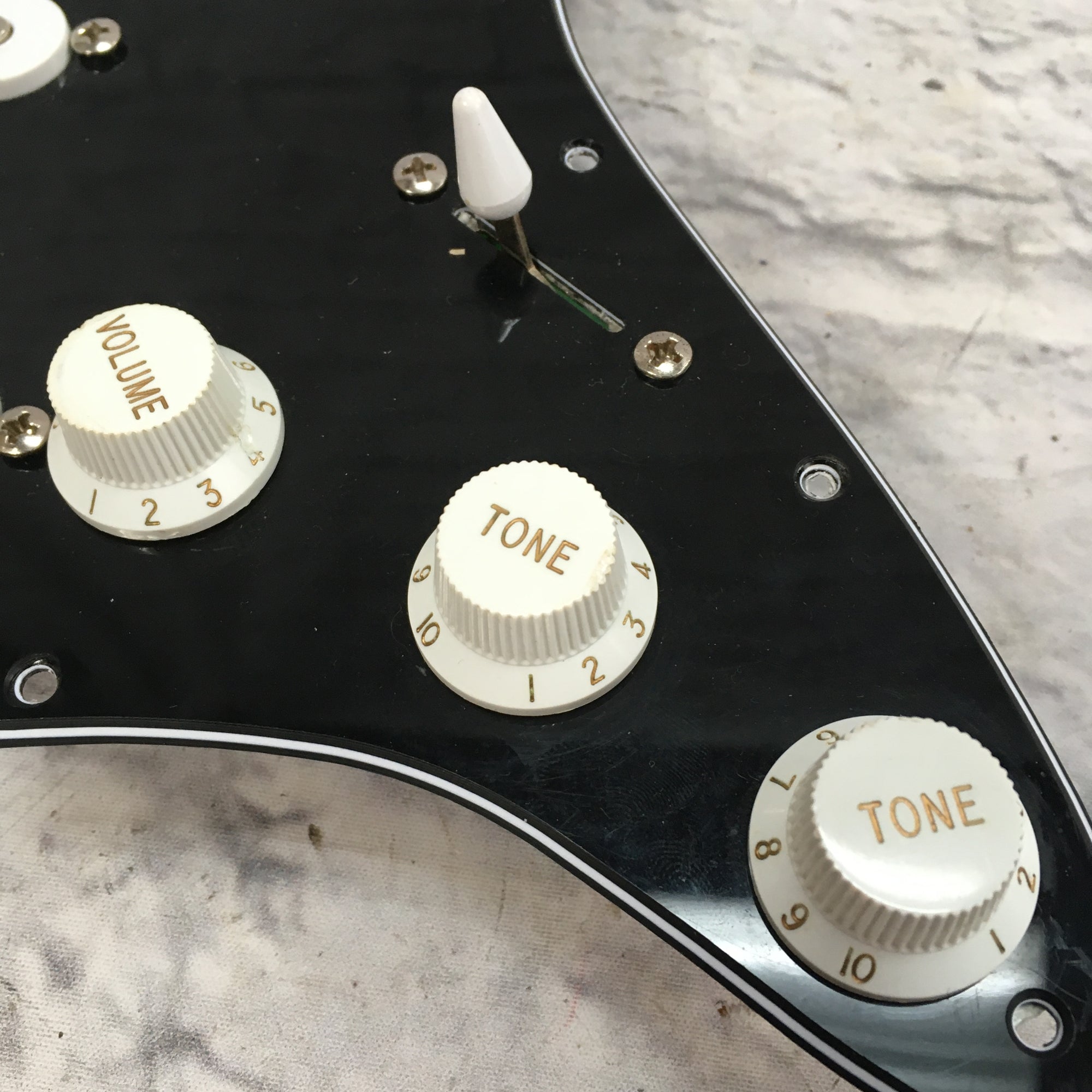 Squier Affinity Series Loaded Pickguard Black SSS