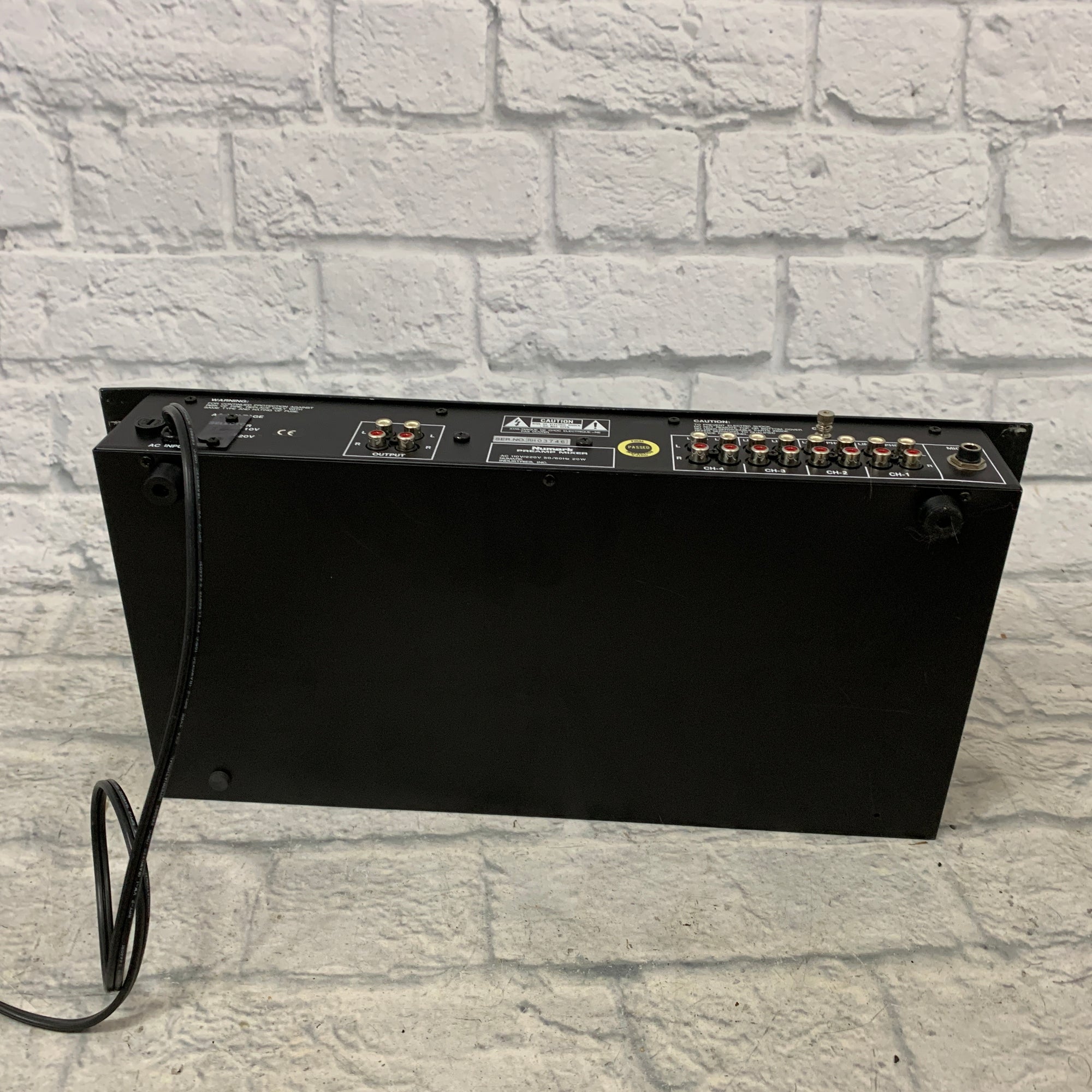 Numark DM1425 DJ Mixer with Sampler Evolution Music