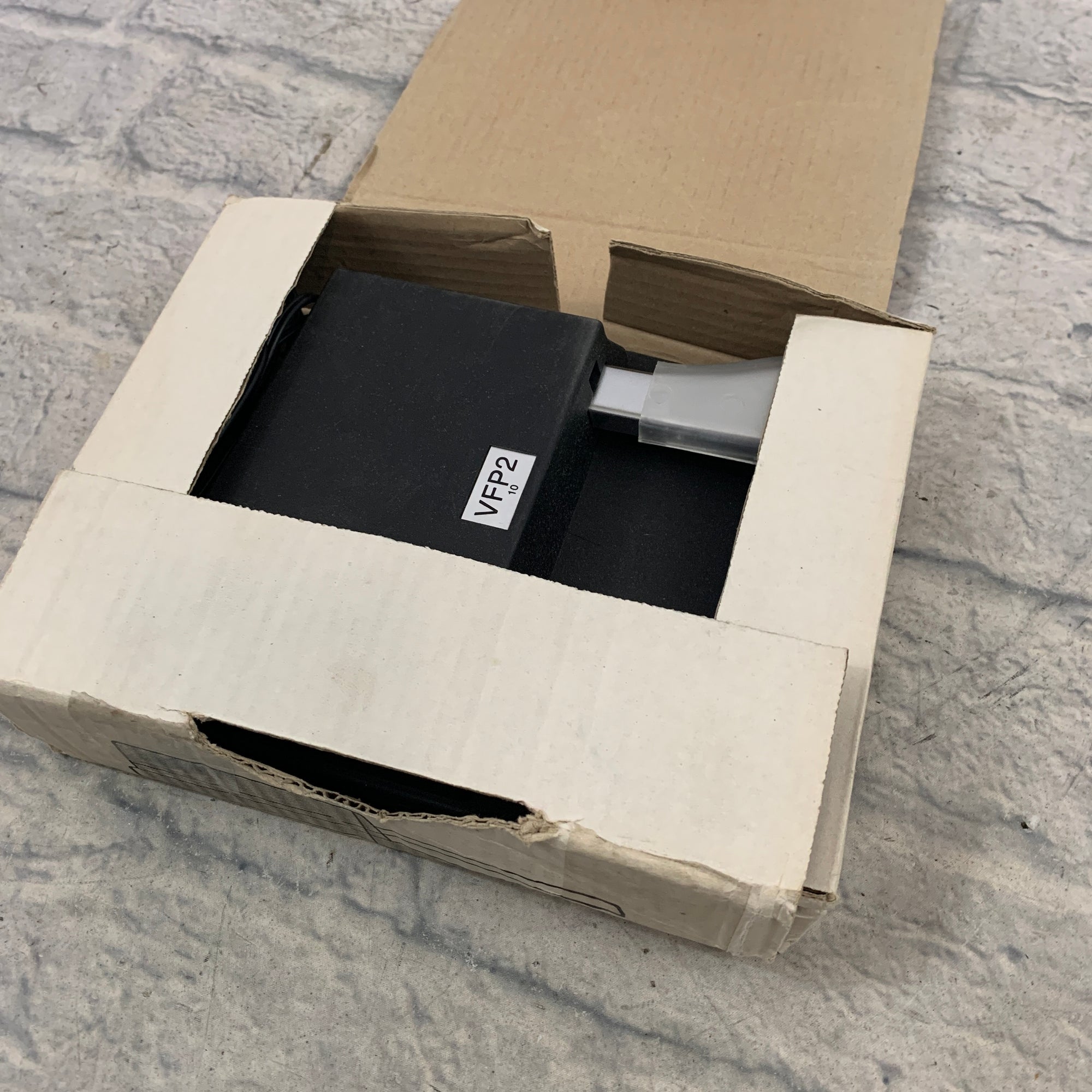 kurzweil sustain pedal Kurzweil VFP2/10 Open Momentary Switch Sustain Pedal