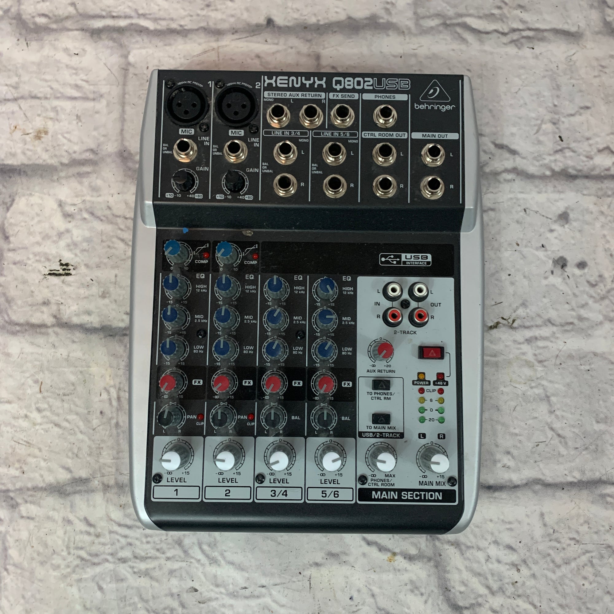 Behringer XENYX Q802USB 8-input 2-bus Mixer - Evolution Music