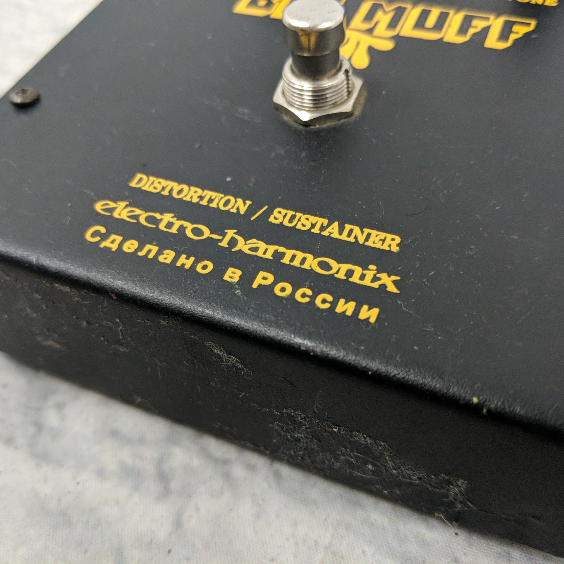 Electro-Harmonix Black Russian Big Muff Pi - Evolution Music Electro-Harmonix Black Russian Big Muff Pi - Evolution Music
