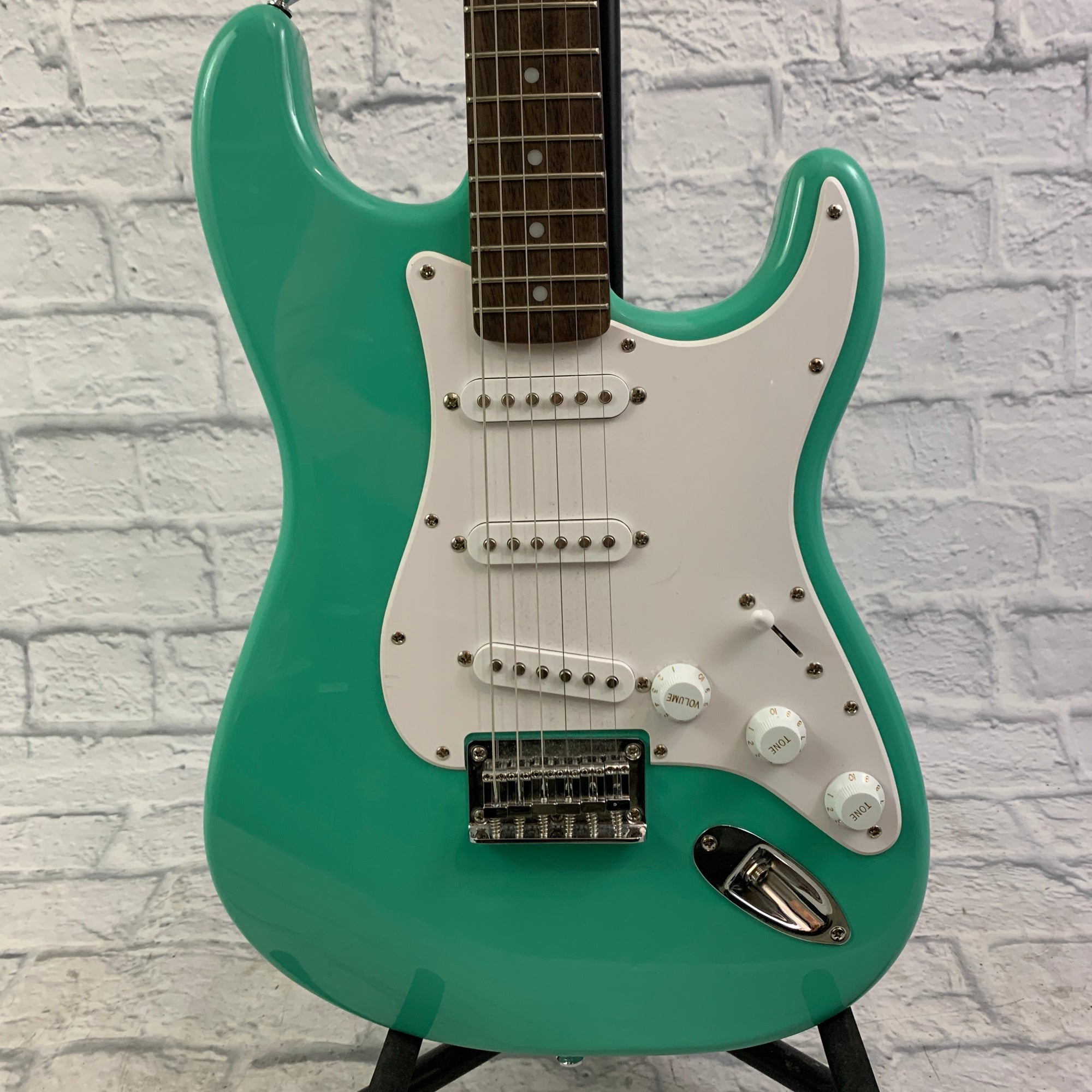 【美品】Squire BULLET STRAT 限定カラー サーフグリーン Squier Bullet Stratocaster HT Sea Foam Green 2021 – Chicago