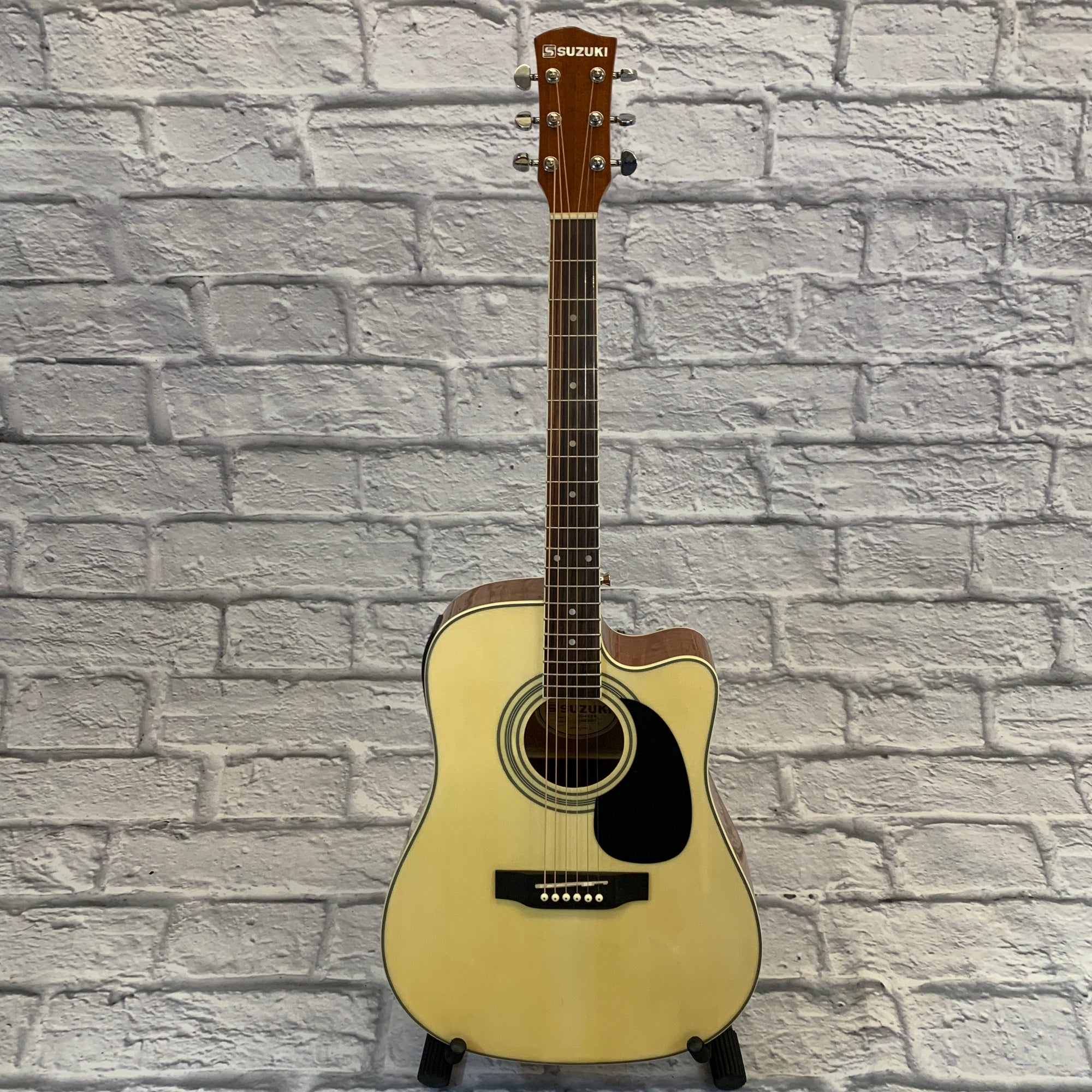 Suzuki SDG-45CE Acoustic/Electric Cutaway Natural