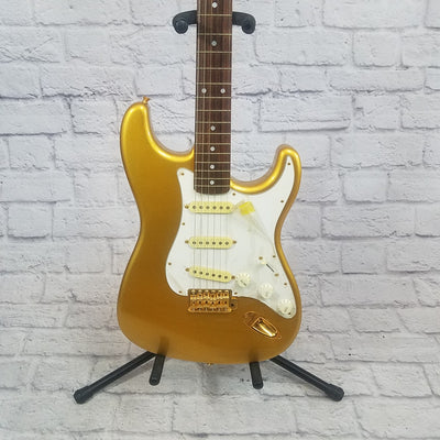 Fernandes Stratocaster Copy With Molded Hardcase