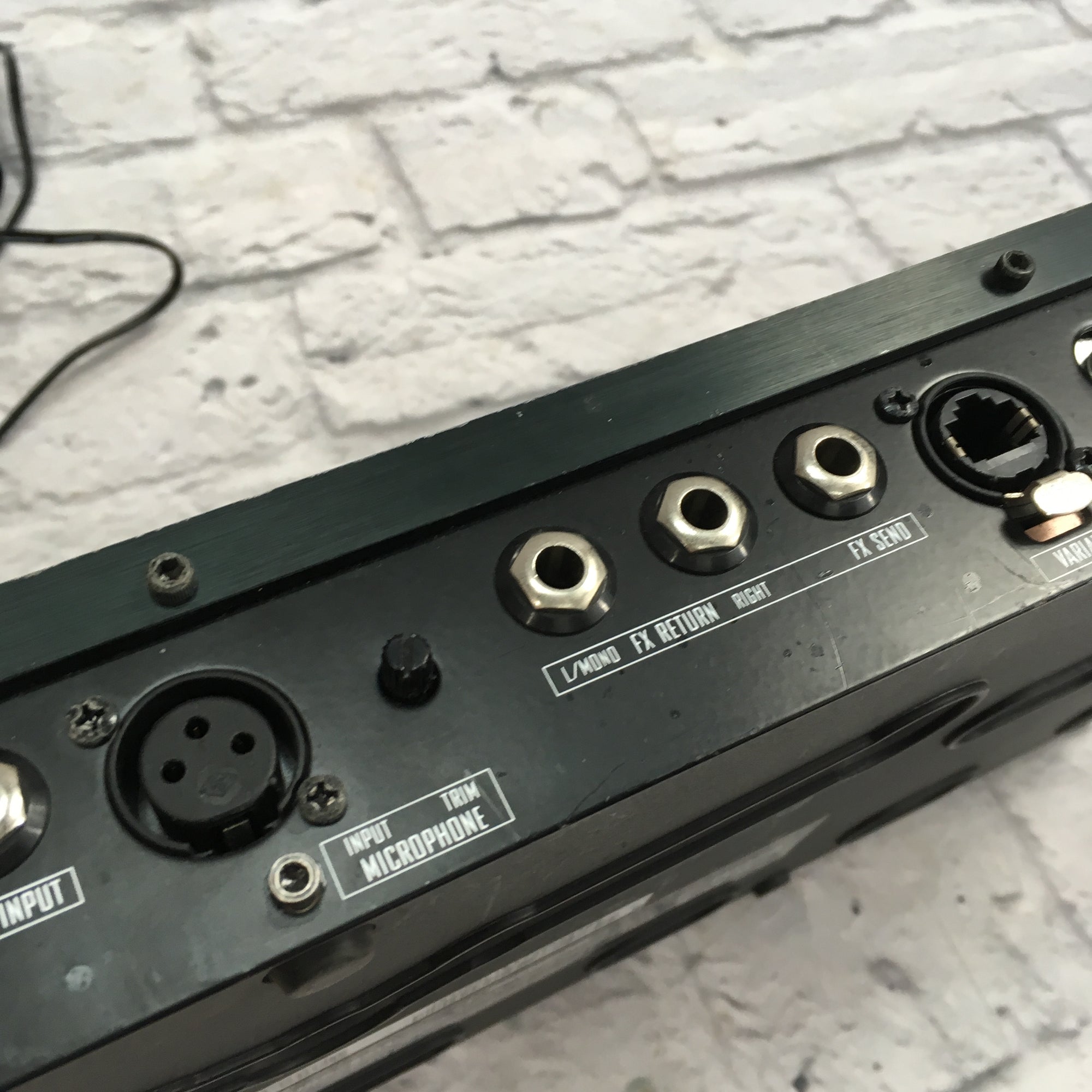 Line 6 Pod X3 Live Multi-Effects Pedal with Power Supply