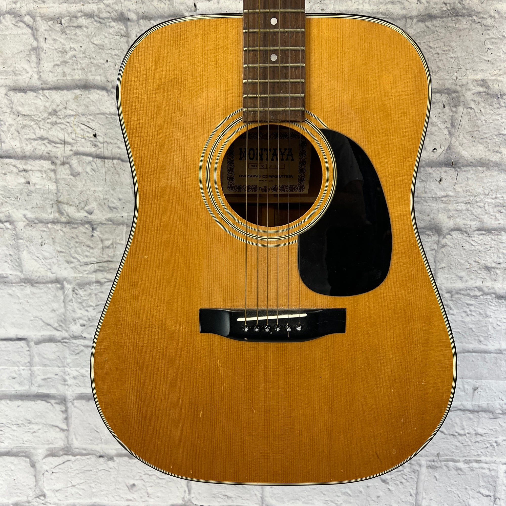 Montaya W-15 Natural Dreadnaught Acoustic Guitar