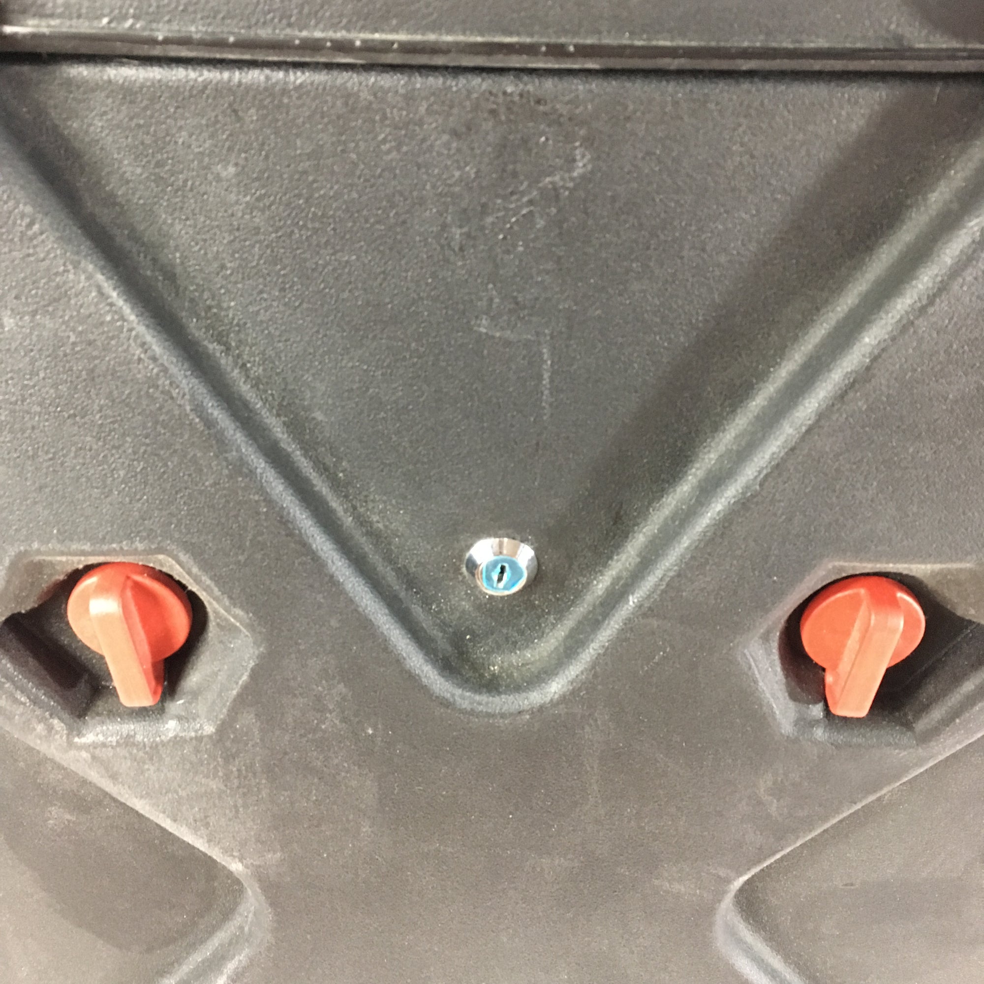 SKB R1010 8U Rack with Slant Mixer Top