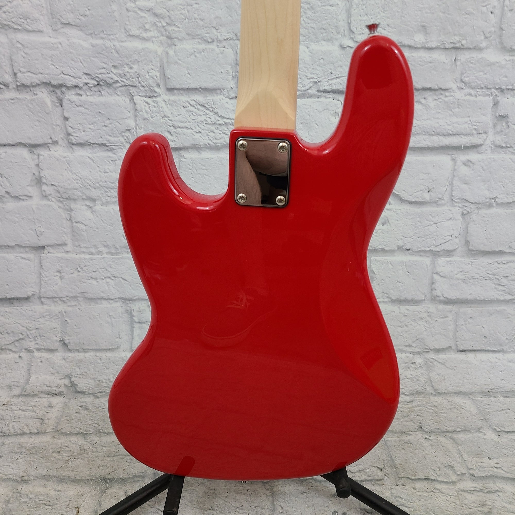 Nashville Guitar Works 220 Electric J Bass - Red. Rosewood Fretboard