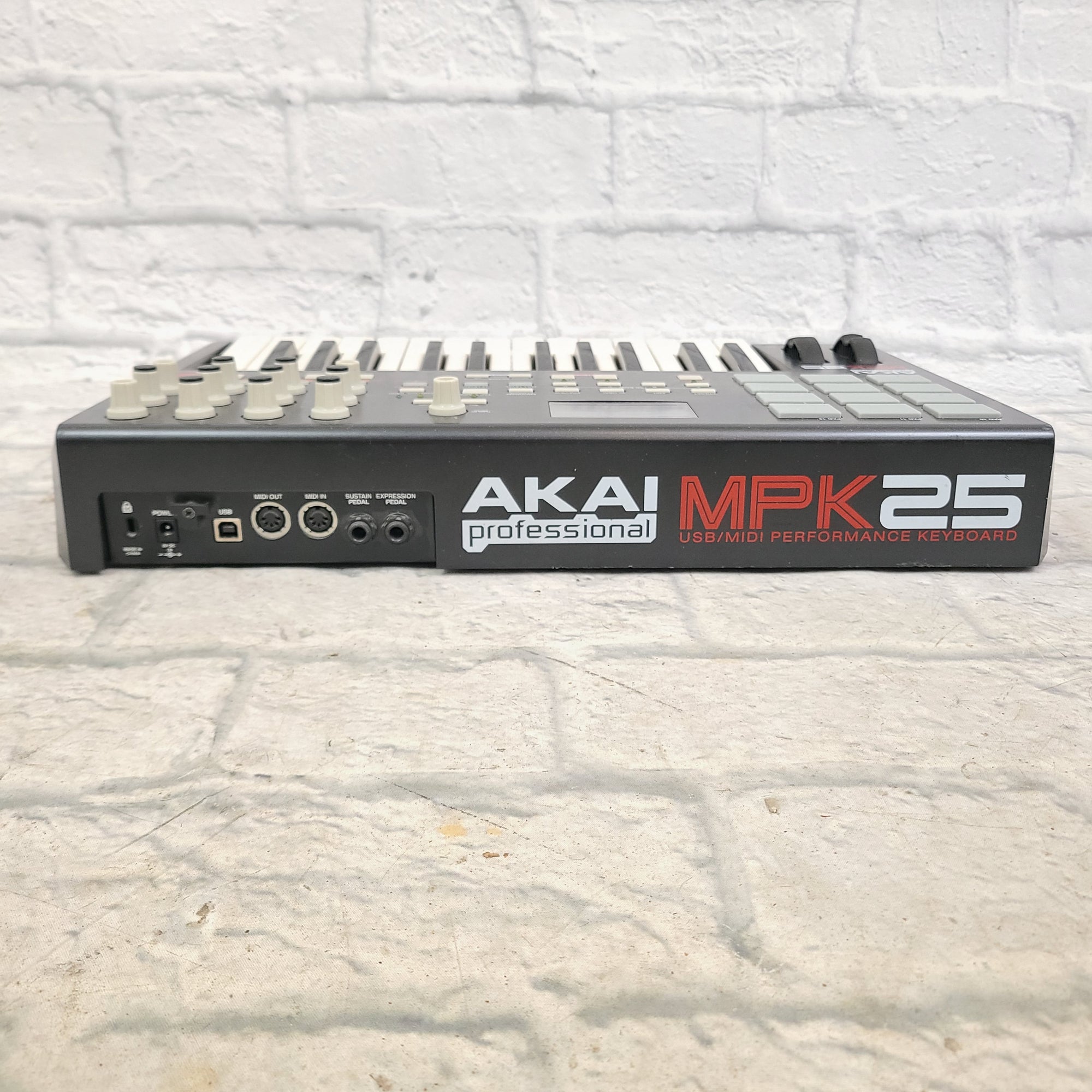akai mpk sustain pedal Akai MPK 25 Midi Controller