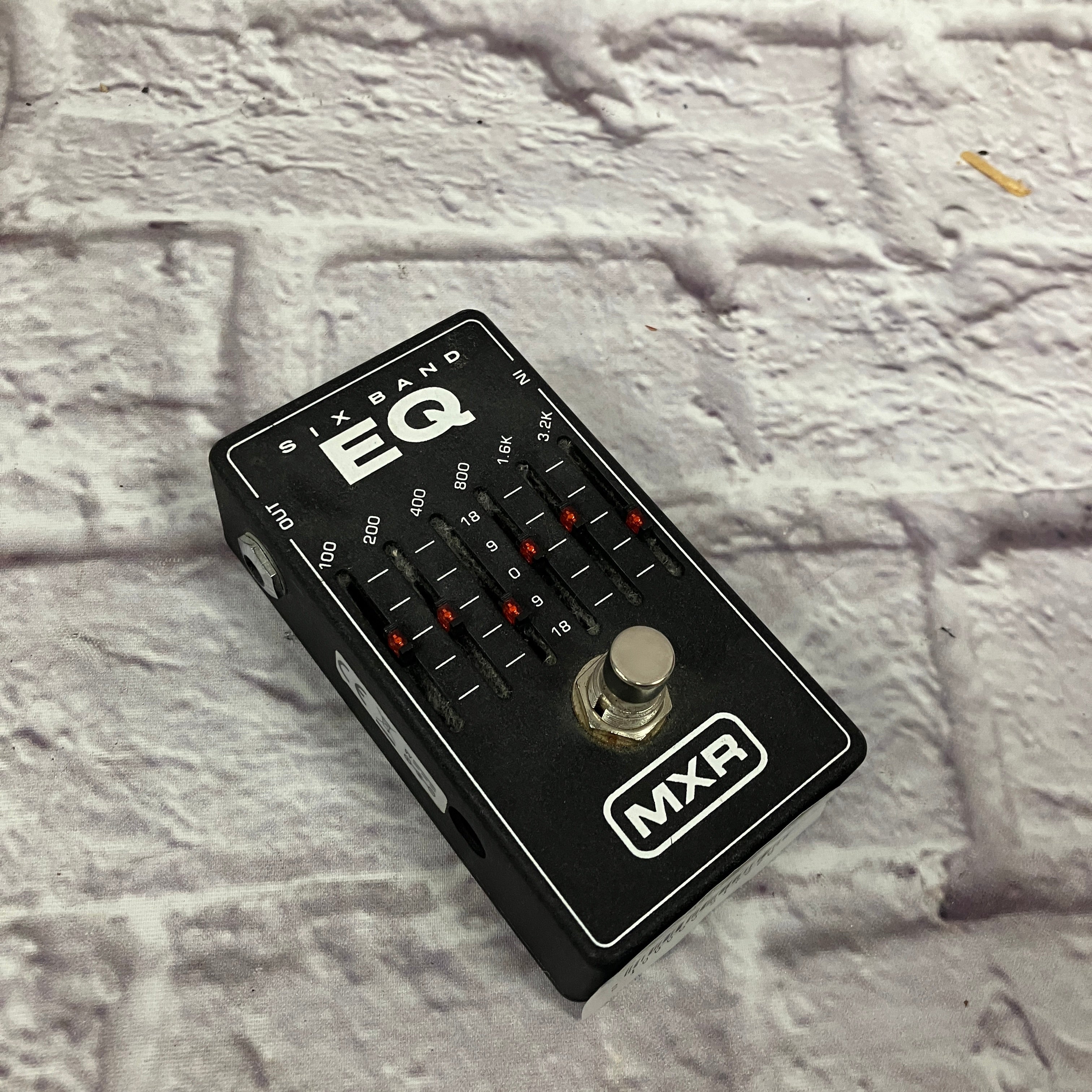 MXR M109s Six Band EQ Pedal - Evolution Music