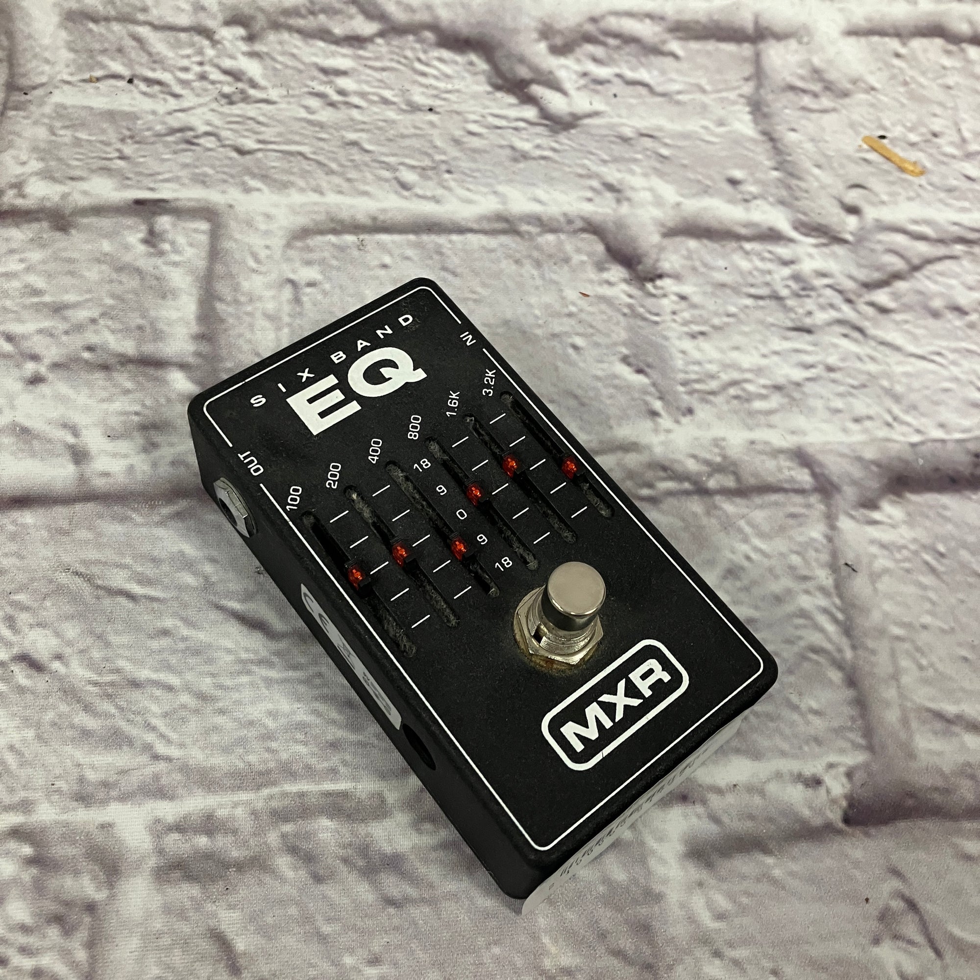MXR M109s Six Band EQ Pedal - Evolution Music