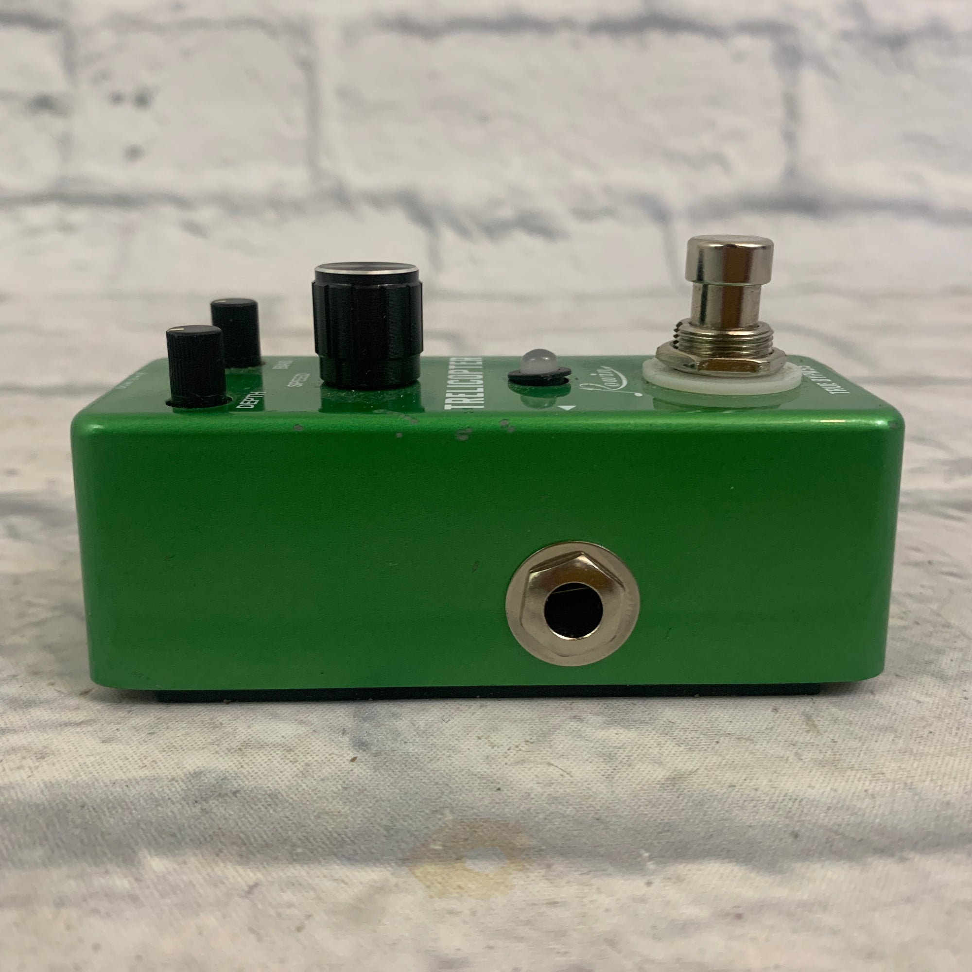 Rowin Trelicopter Tremolo Pedal w/ box